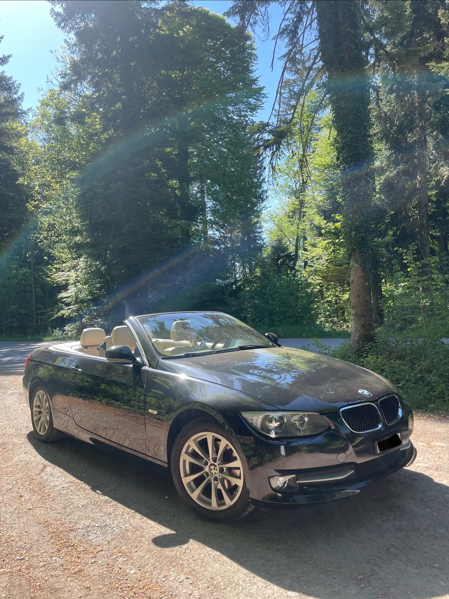 BMW 320i-image-0
