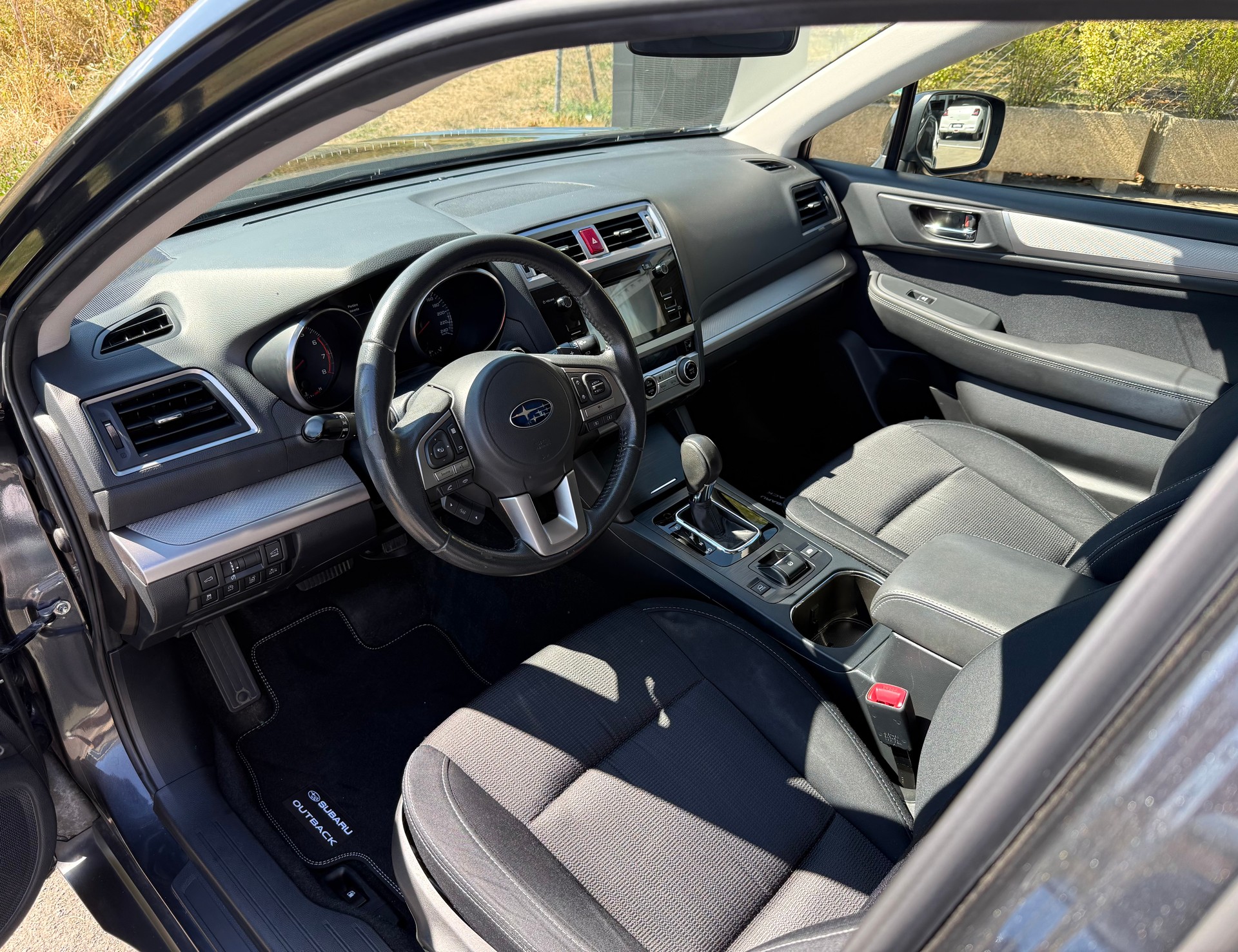 SUBARU Outback 2.5i Swiss AWD Lineartronic-image-6