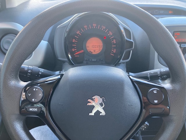 PEUGEOT 108 1.2 VTi Active-image-12