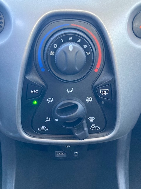 PEUGEOT 108 1.2 VTi Active-image-9