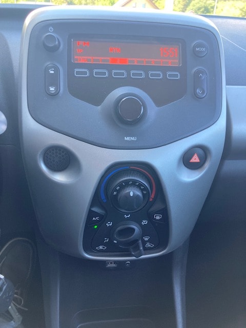PEUGEOT 108 1.2 VTi Active-image-10
