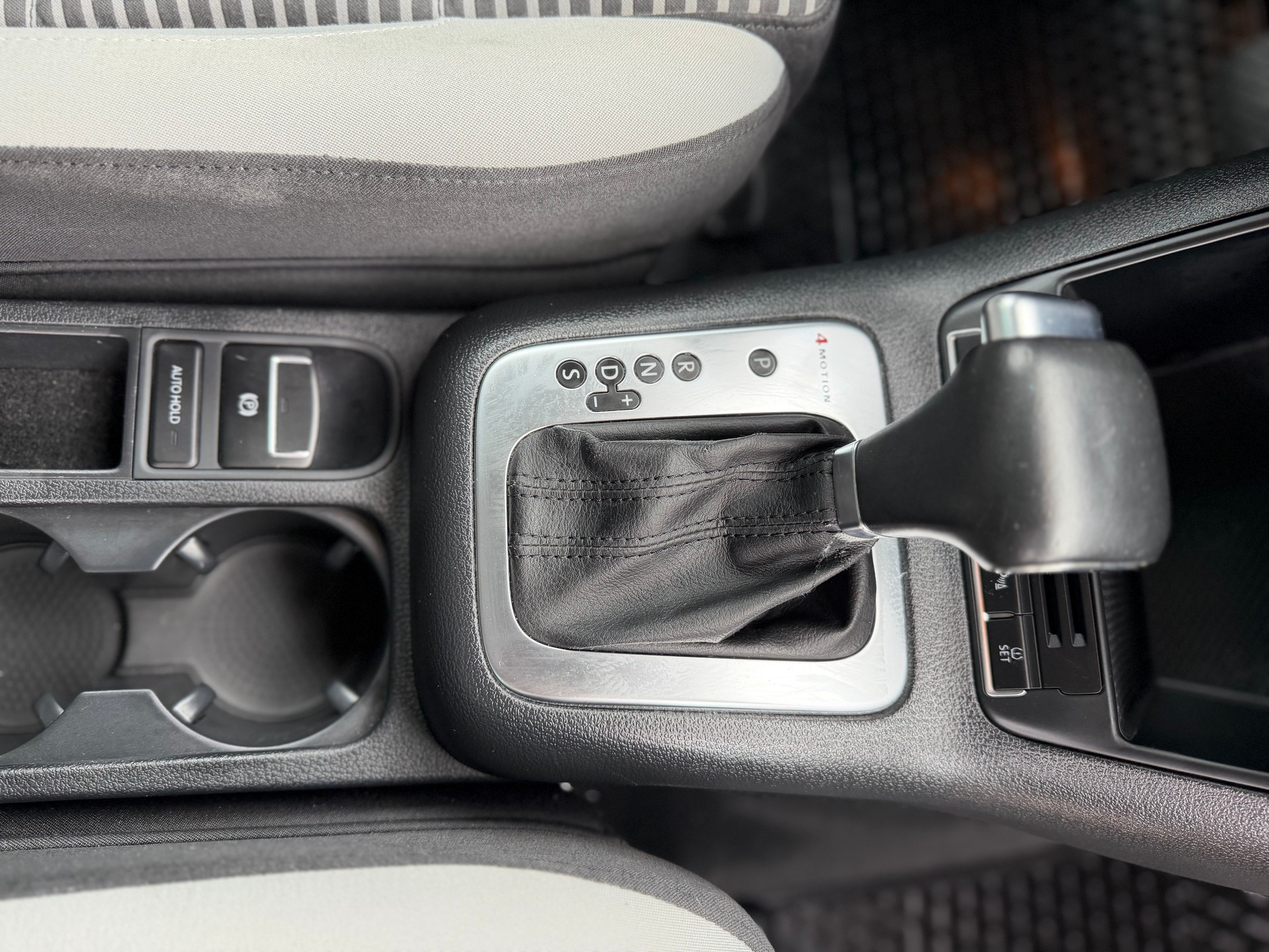 VW Tiguan 2.0 TDI Sport&Style Tiptronic 4x4-image-10