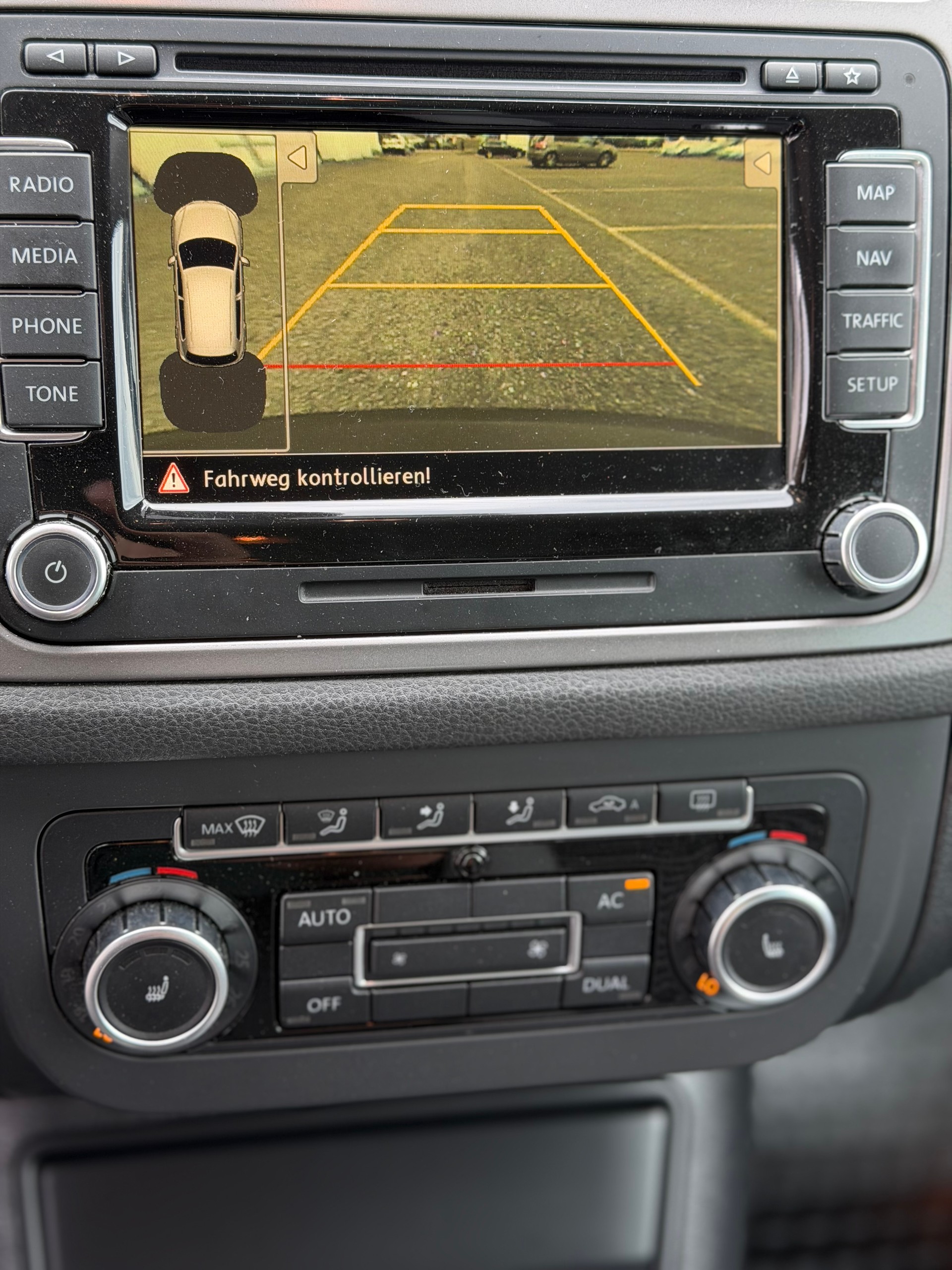 VW Tiguan 2.0 TDI Sport&Style Tiptronic 4x4-image-11