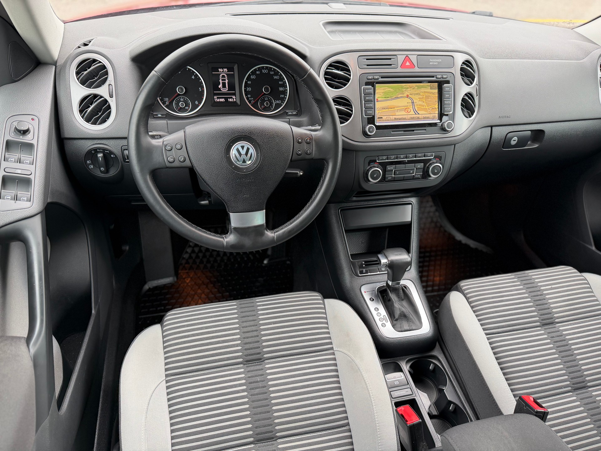 VW Tiguan 2.0 TDI Sport&Style Tiptronic 4x4-image-7