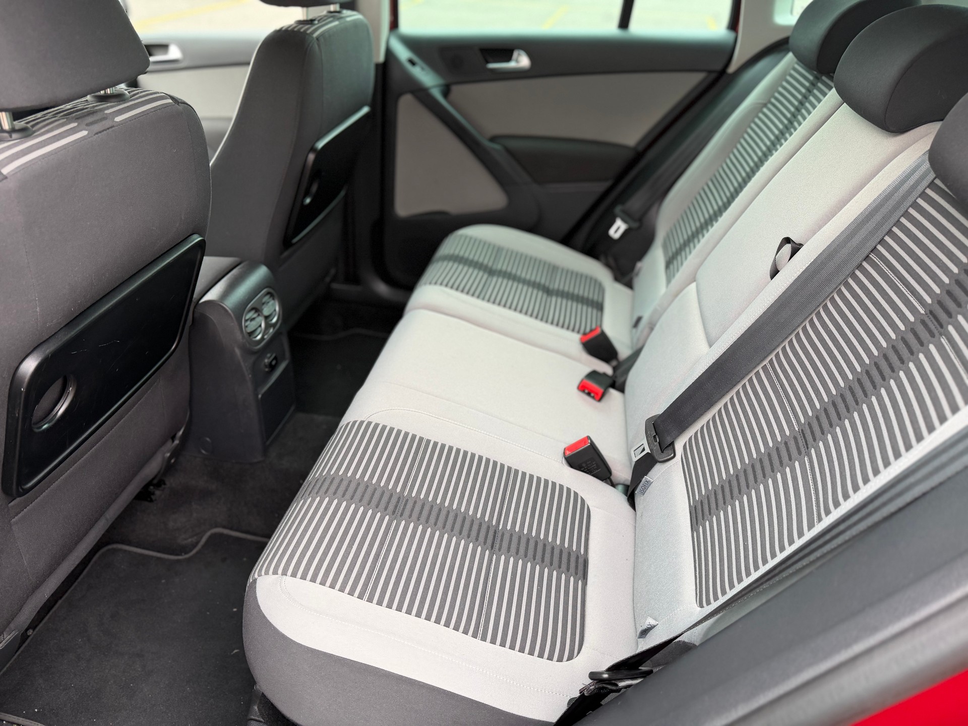 VW Tiguan 2.0 TDI Sport&Style Tiptronic 4x4-image-9
