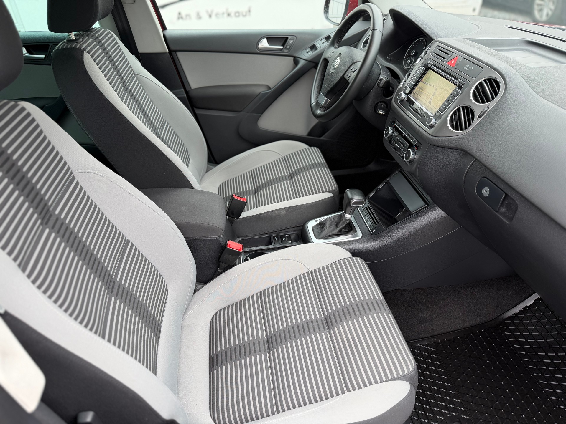 VW Tiguan 2.0 TDI Sport&Style Tiptronic 4x4-image-8