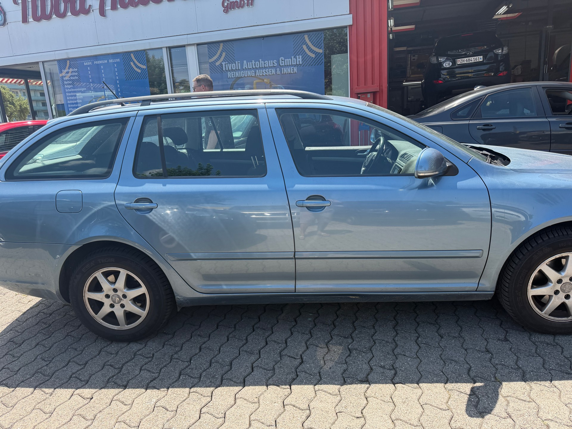 SKODA Octavia Combi 1.8 TSI Ambition 4x4-image-3