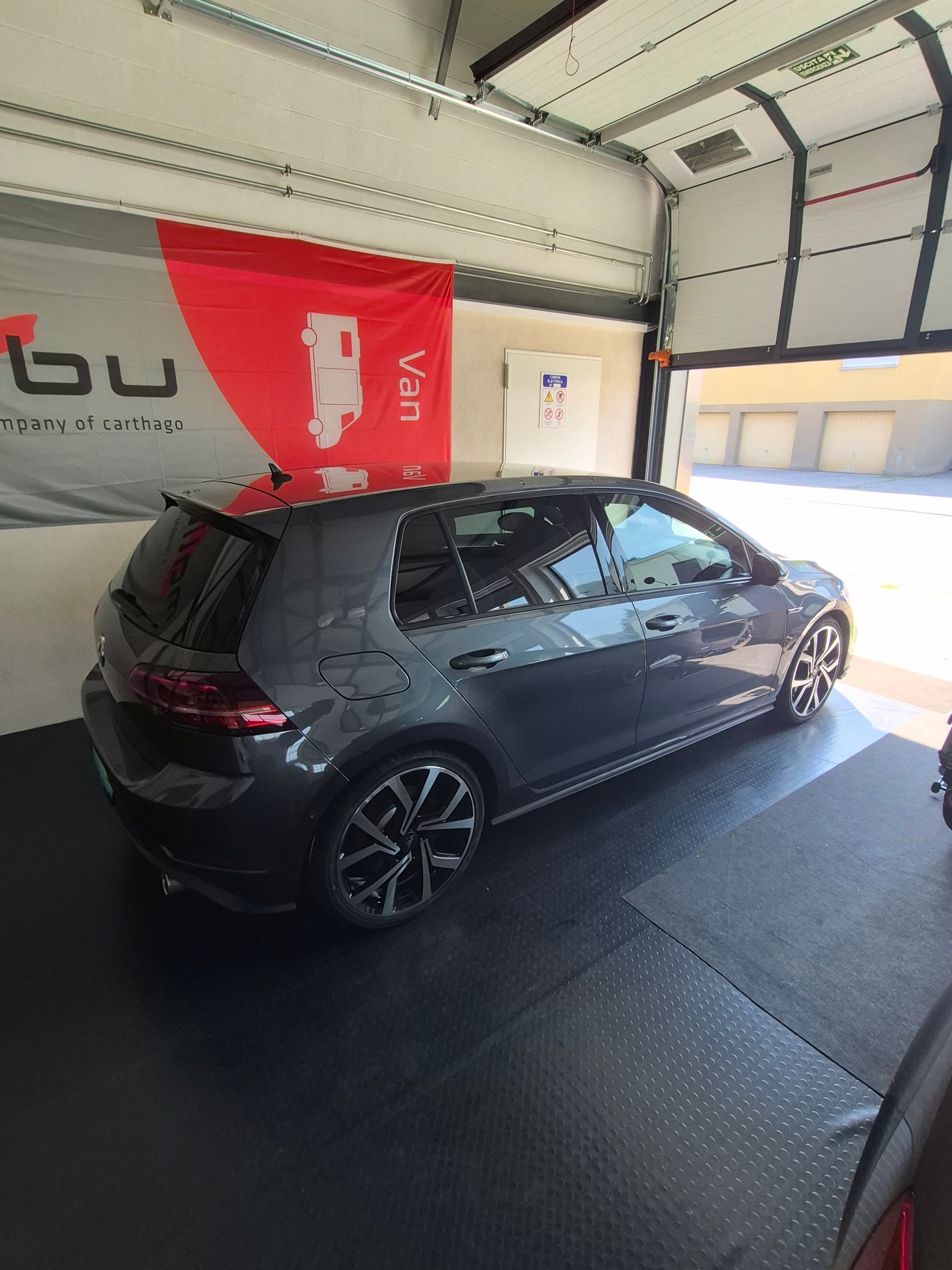 VW Golf 2.0 TSI GTI Performance DSG-image-1