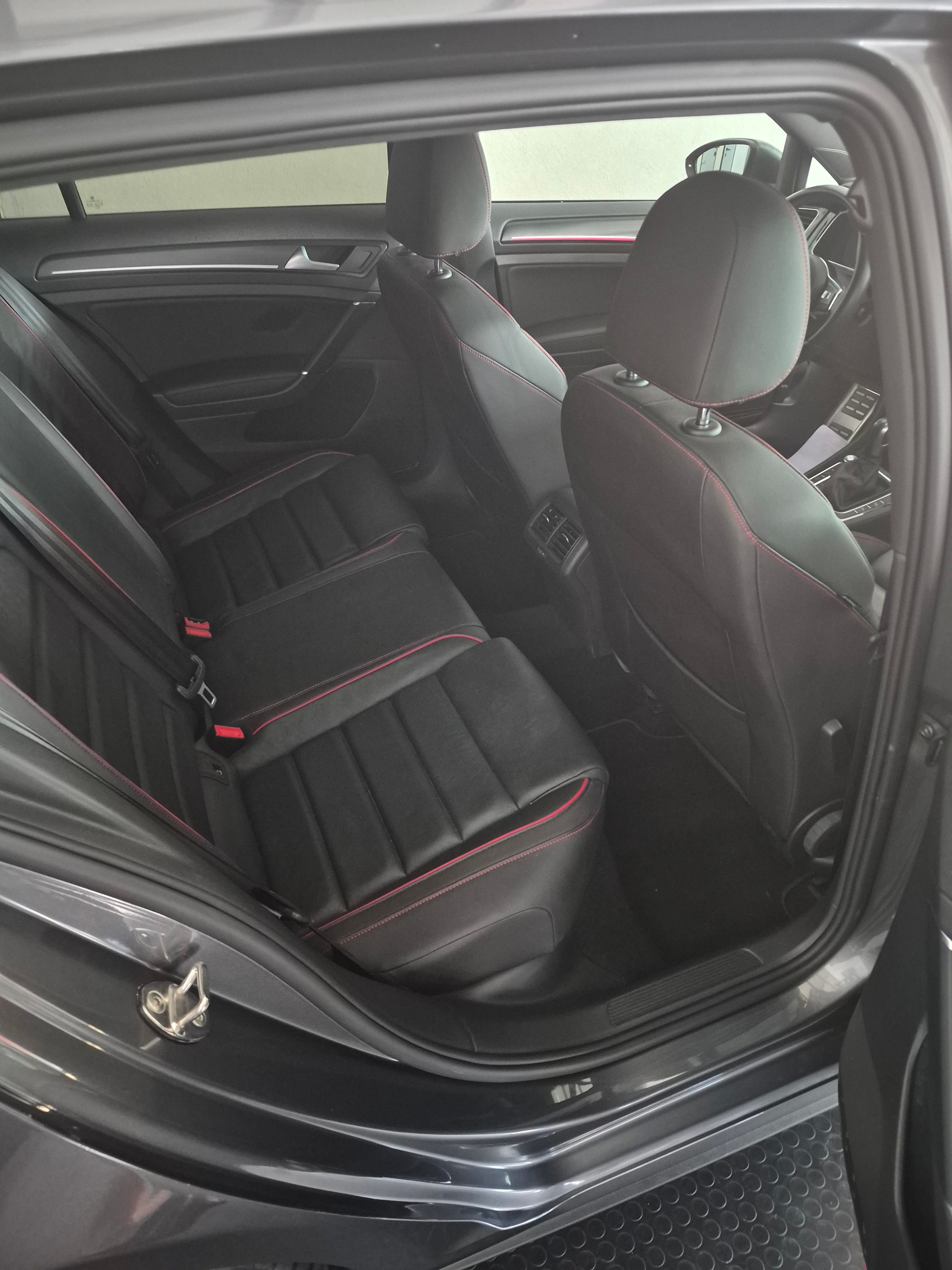 VW Golf 2.0 TSI GTI Performance DSG-image-9