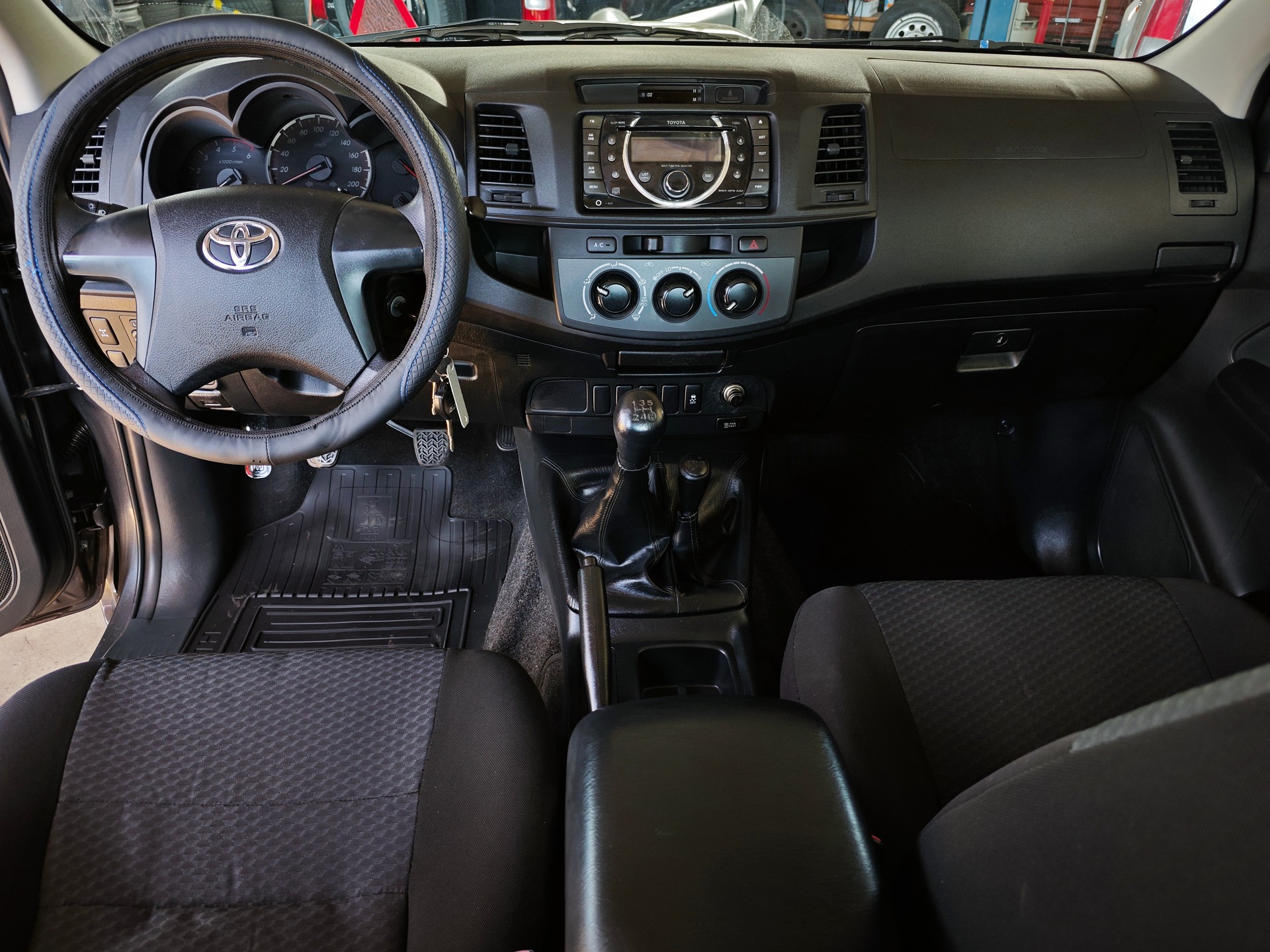 TOYOTA Hilux 2.5D 4WD Double Cab Luna-image-5