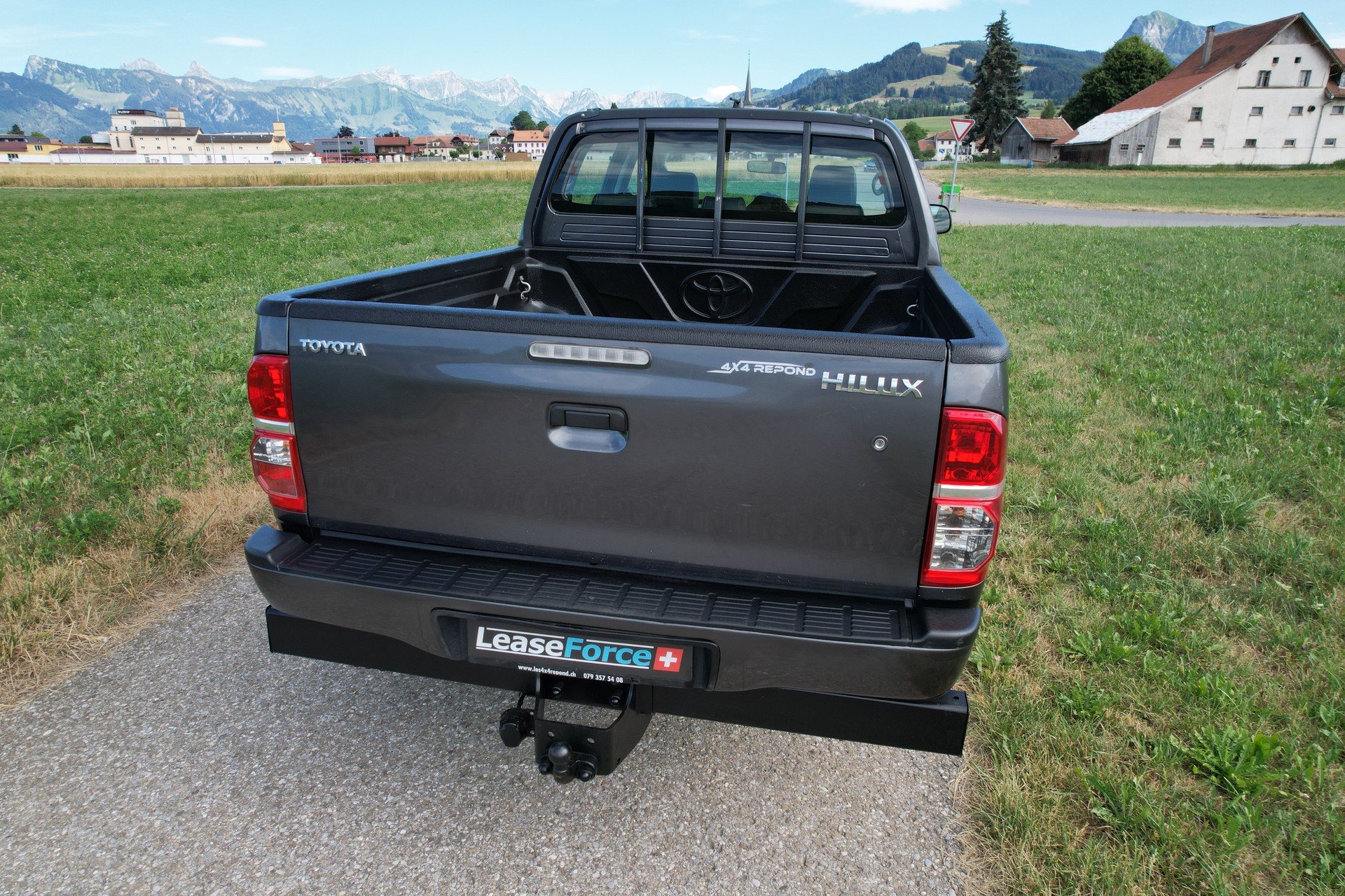 TOYOTA Hilux 2.5D 4WD Double Cab Luna-image-8
