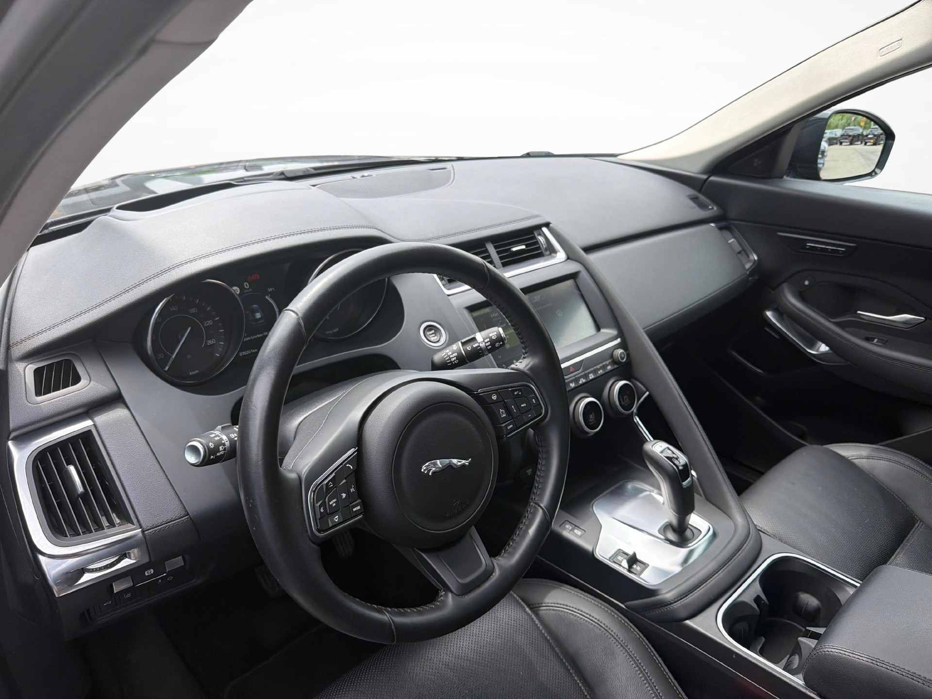 JAGUAR E-Pace 2.0 T 200 SE AWD-image-3