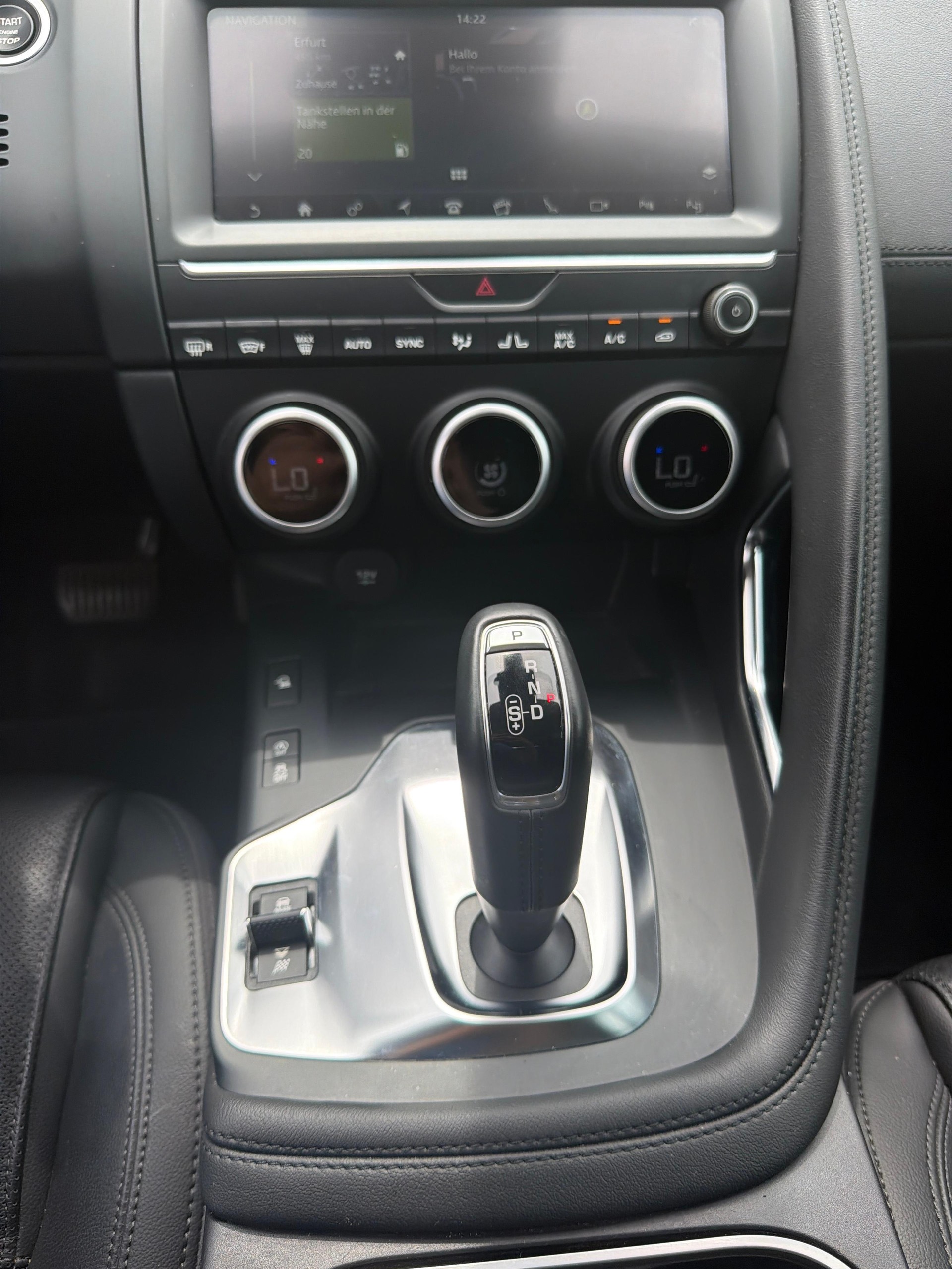 JAGUAR E-Pace 2.0 T 200 SE AWD-image-5