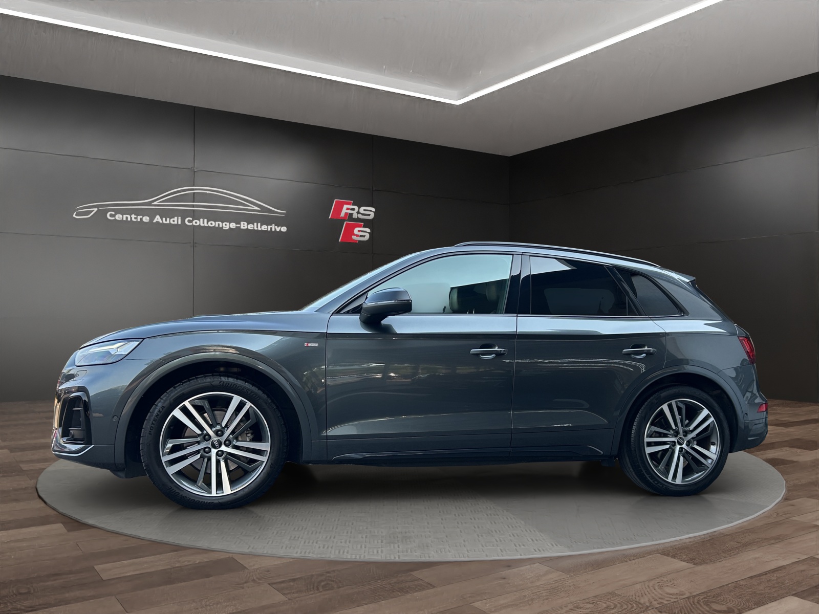 AUDI Q5 40 TDI Black Edition quattro S-tronic-image-2