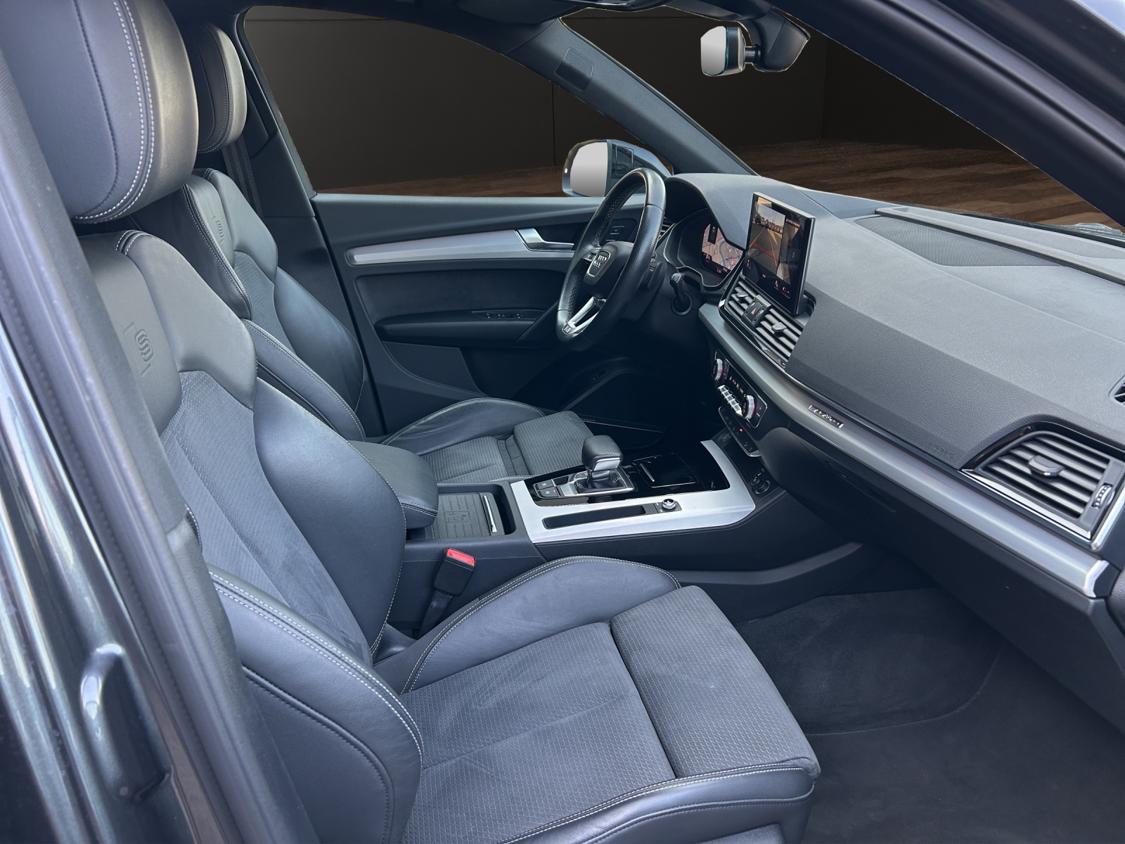 AUDI Q5 40 TDI Black Edition quattro S-tronic-image-15