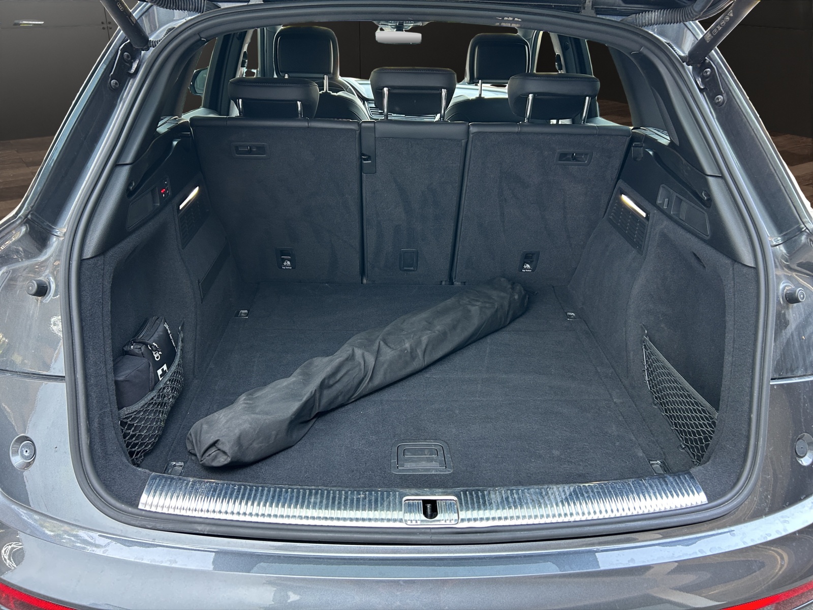 AUDI Q5 40 TDI Black Edition quattro S-tronic-image-17