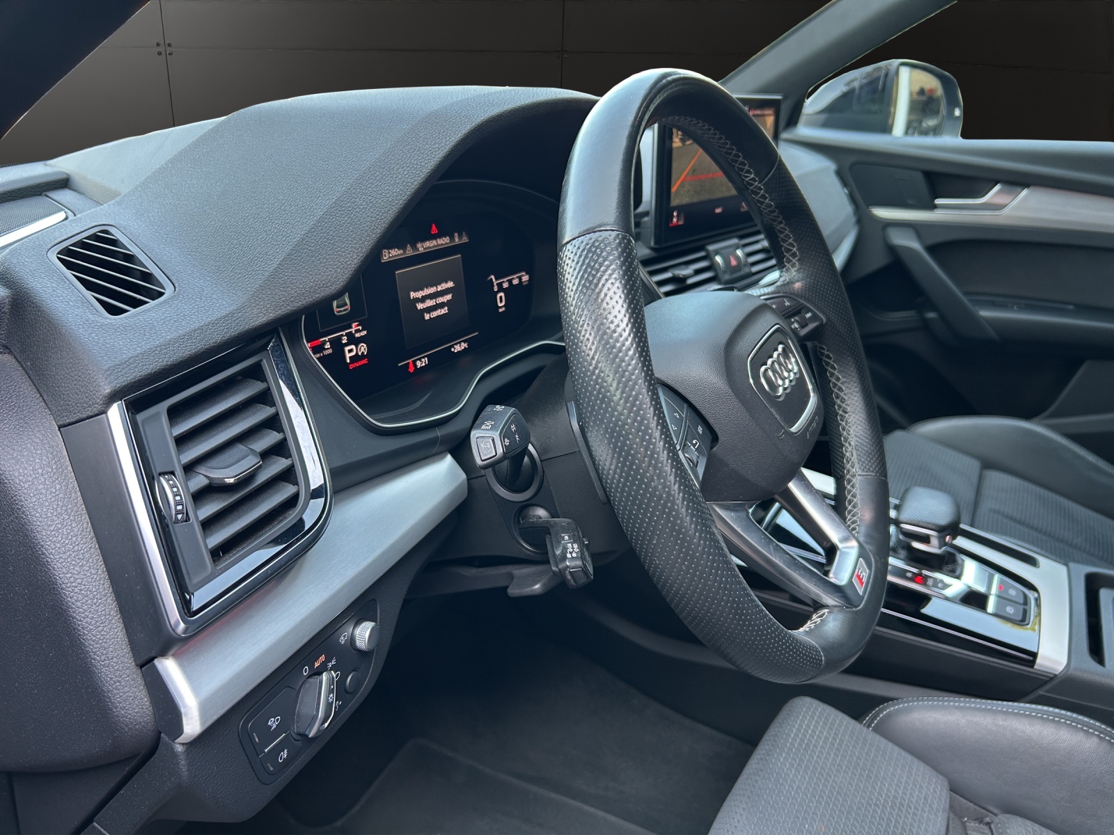 AUDI Q5 40 TDI Black Edition quattro S-tronic-image-18
