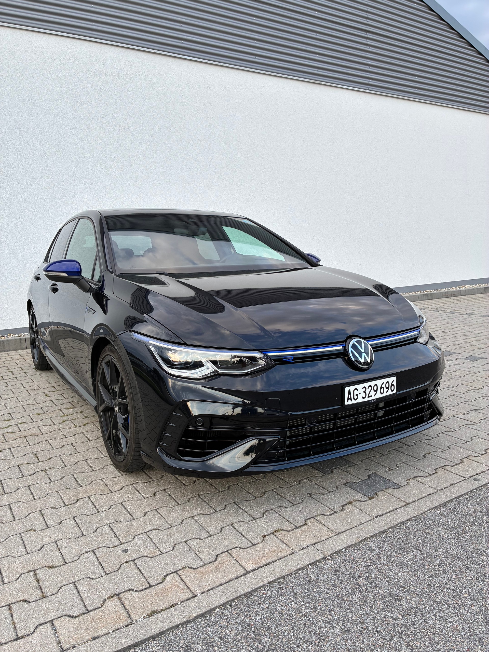 VW 2.0 TSI R 20 Years DSG 4motion-image-1