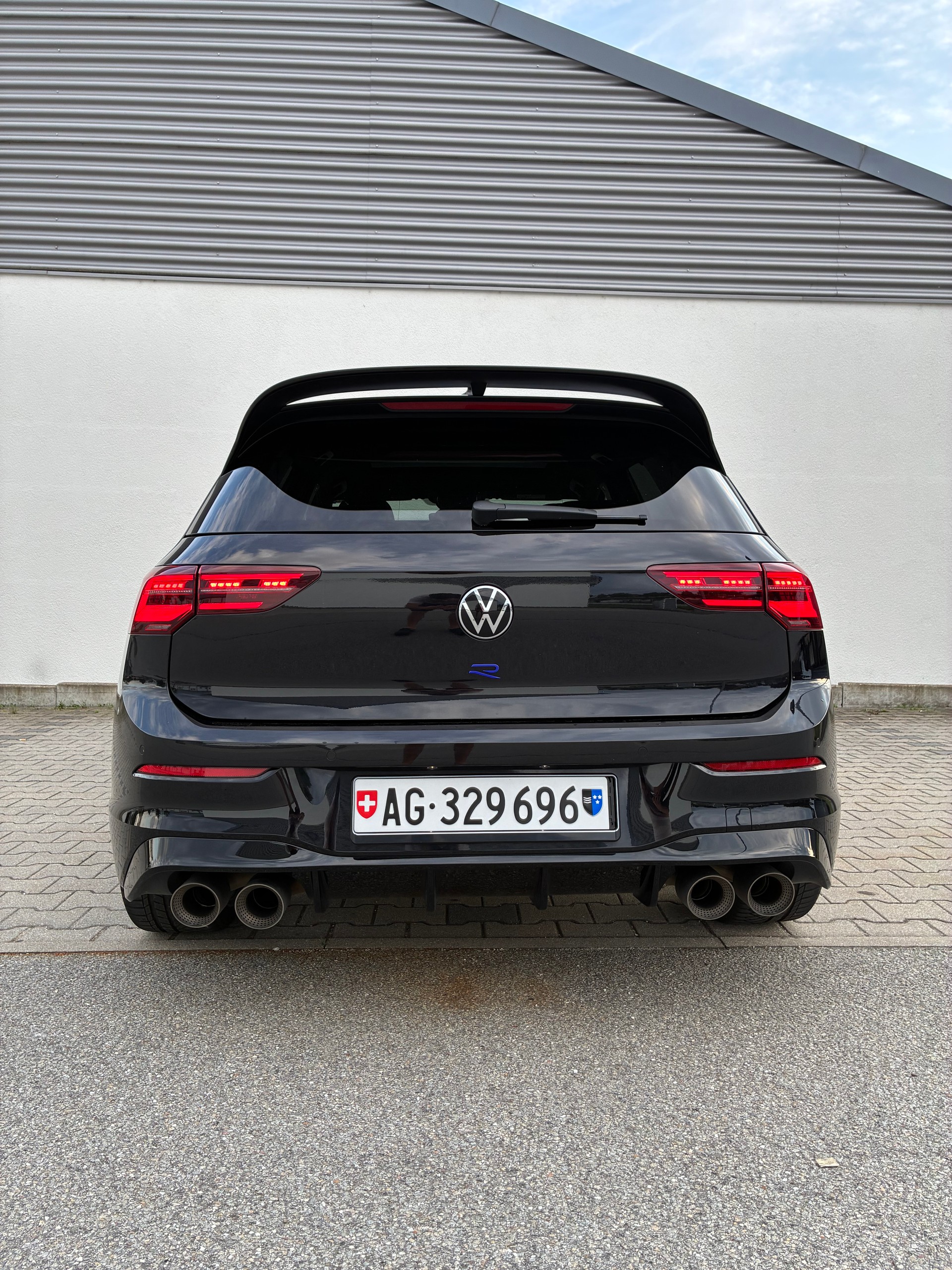 VW 2.0 TSI R 20 Years DSG 4motion-image-2