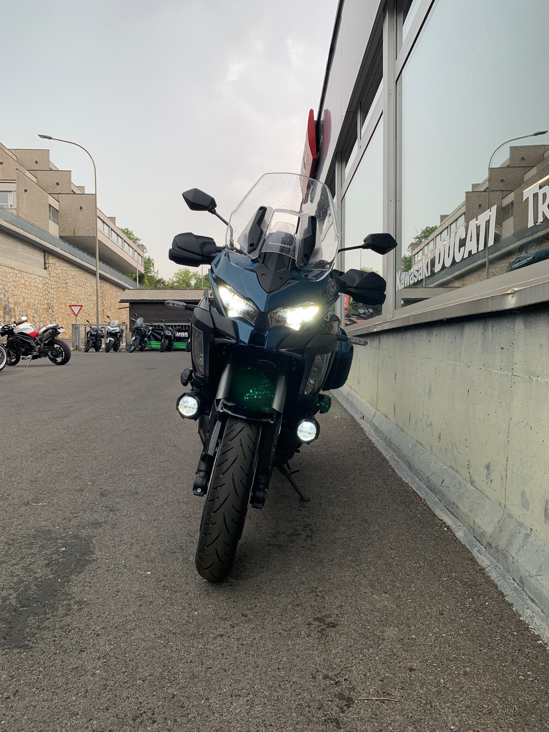 KAWASAKI Versys 1100 S Grand Tourer-showroom-element-2