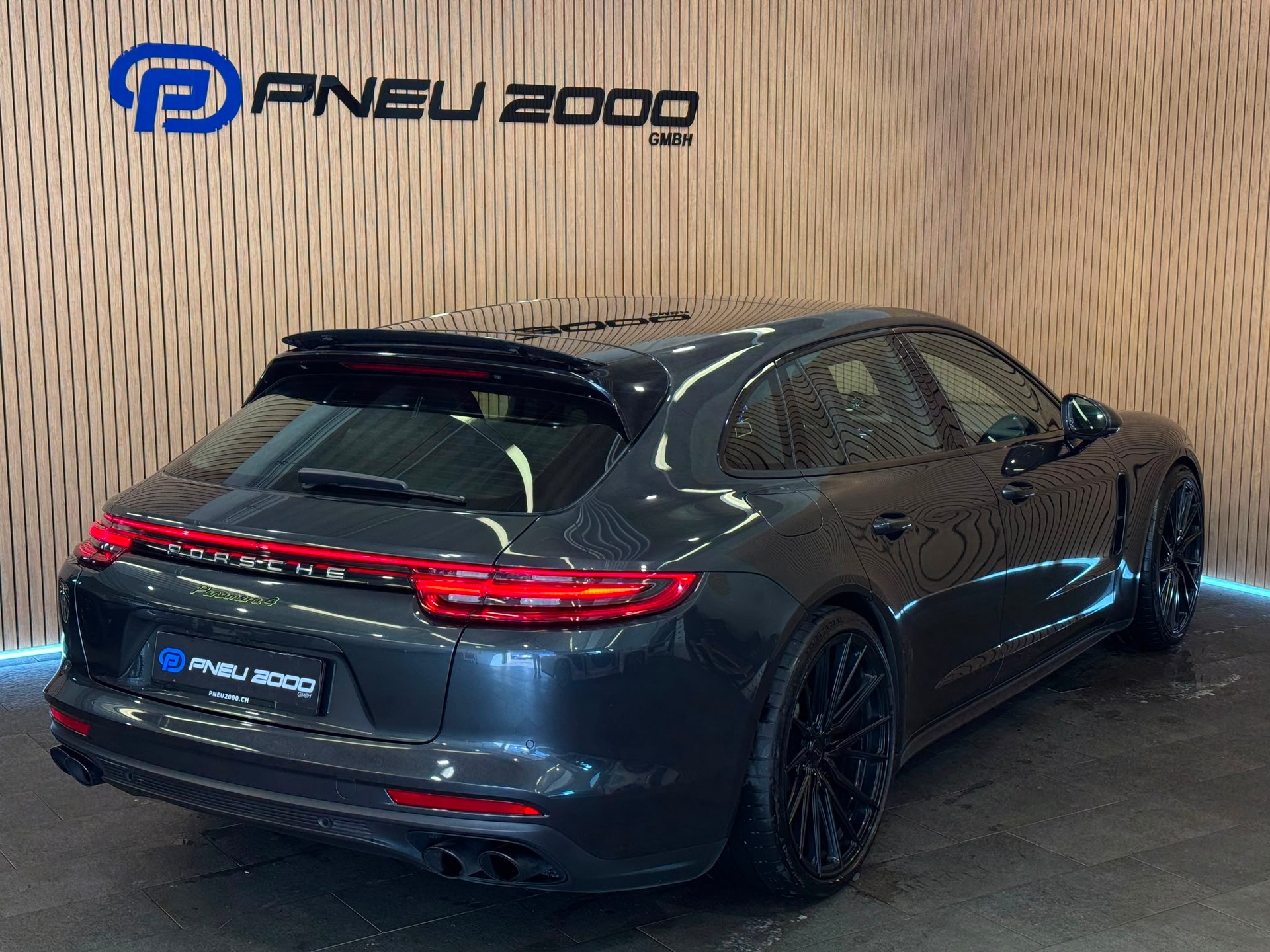 PORSCHE Panamera 4 E-Hybrid Sport Turismo PDK-showroom-element-3