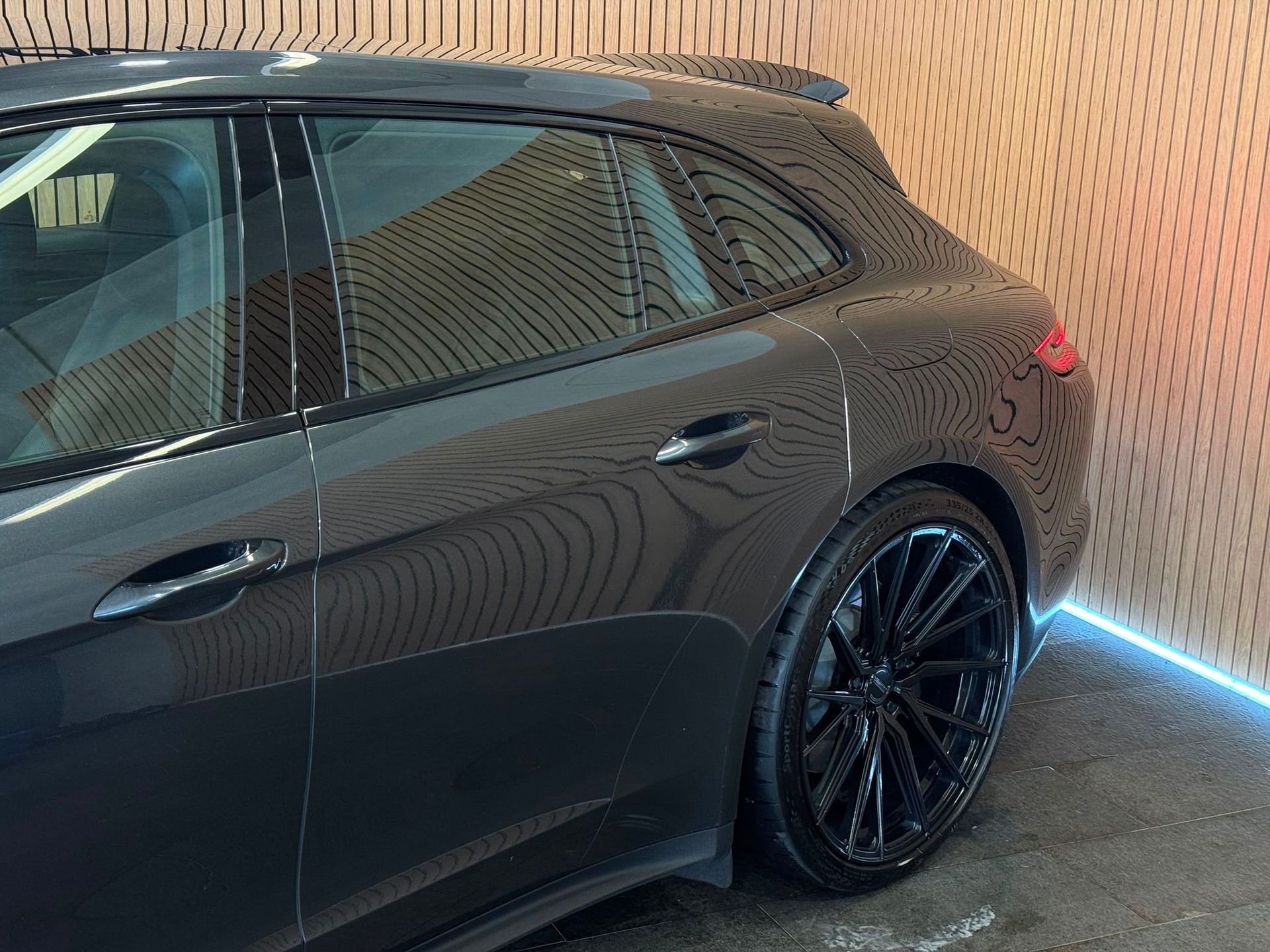 PORSCHE Panamera 4 E-Hybrid Sport Turismo PDK-image-6
