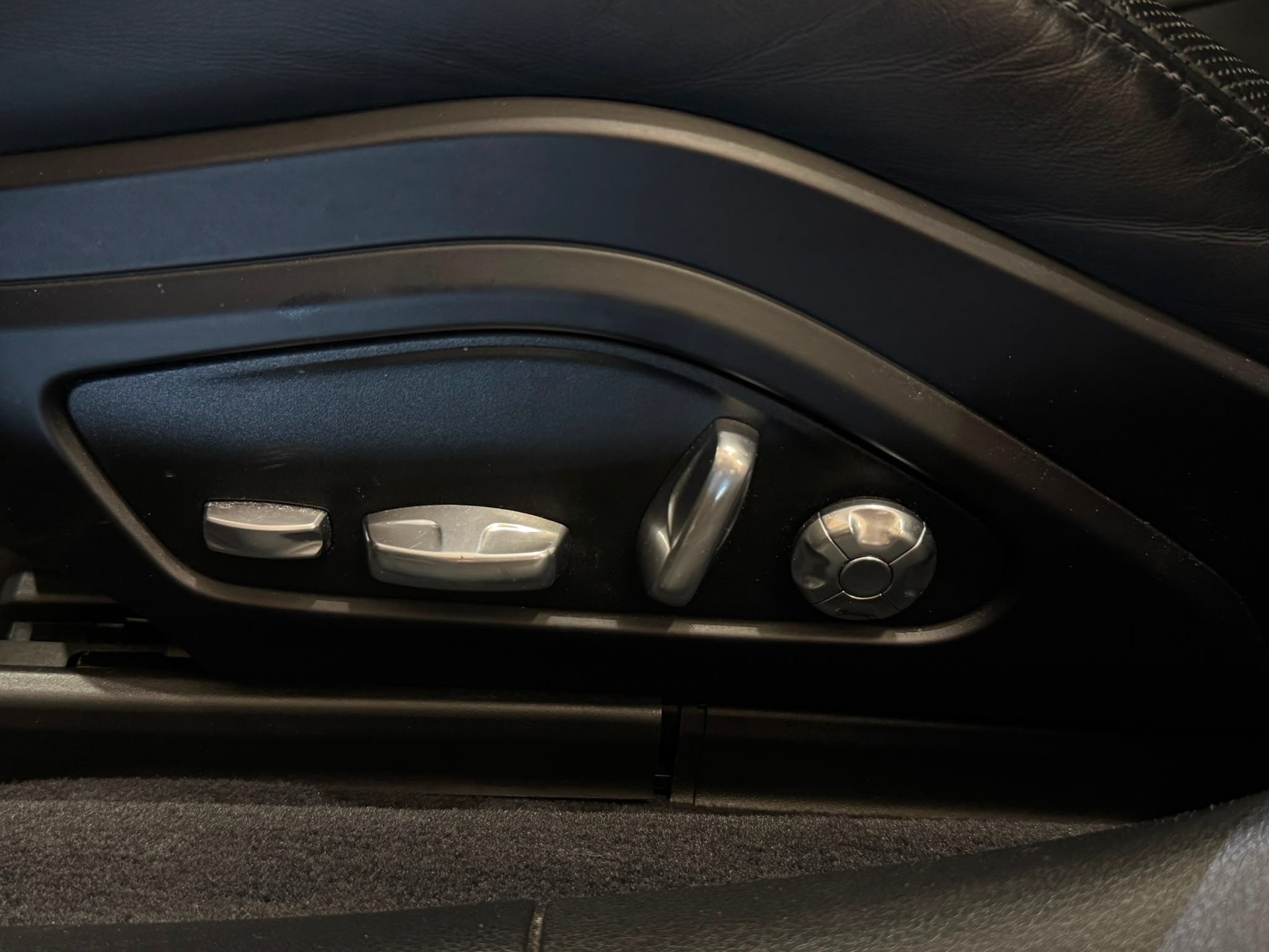 PORSCHE Panamera 4 E-Hybrid Sport Turismo PDK-image-27