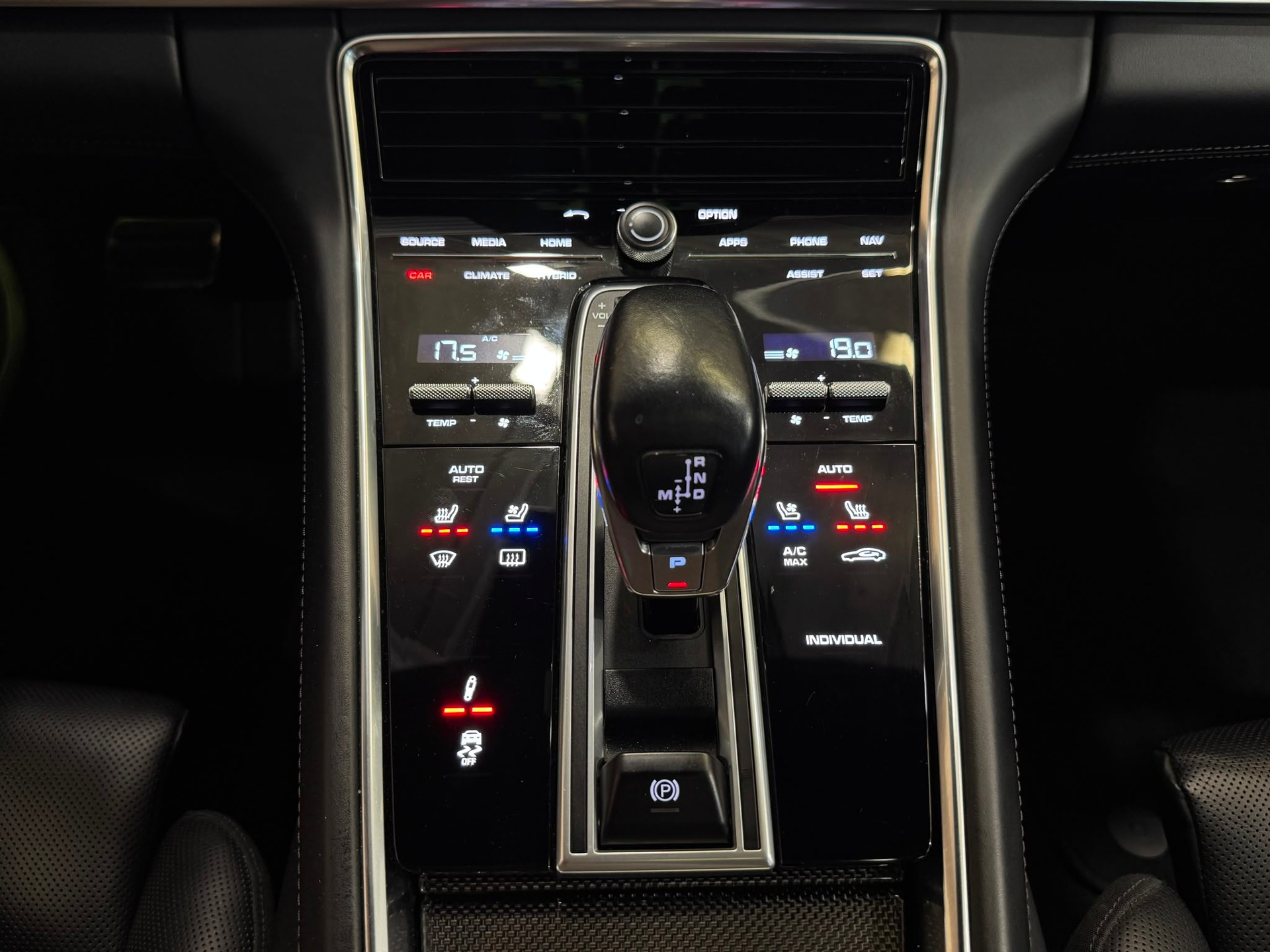 PORSCHE Panamera 4 E-Hybrid Sport Turismo PDK-image-17