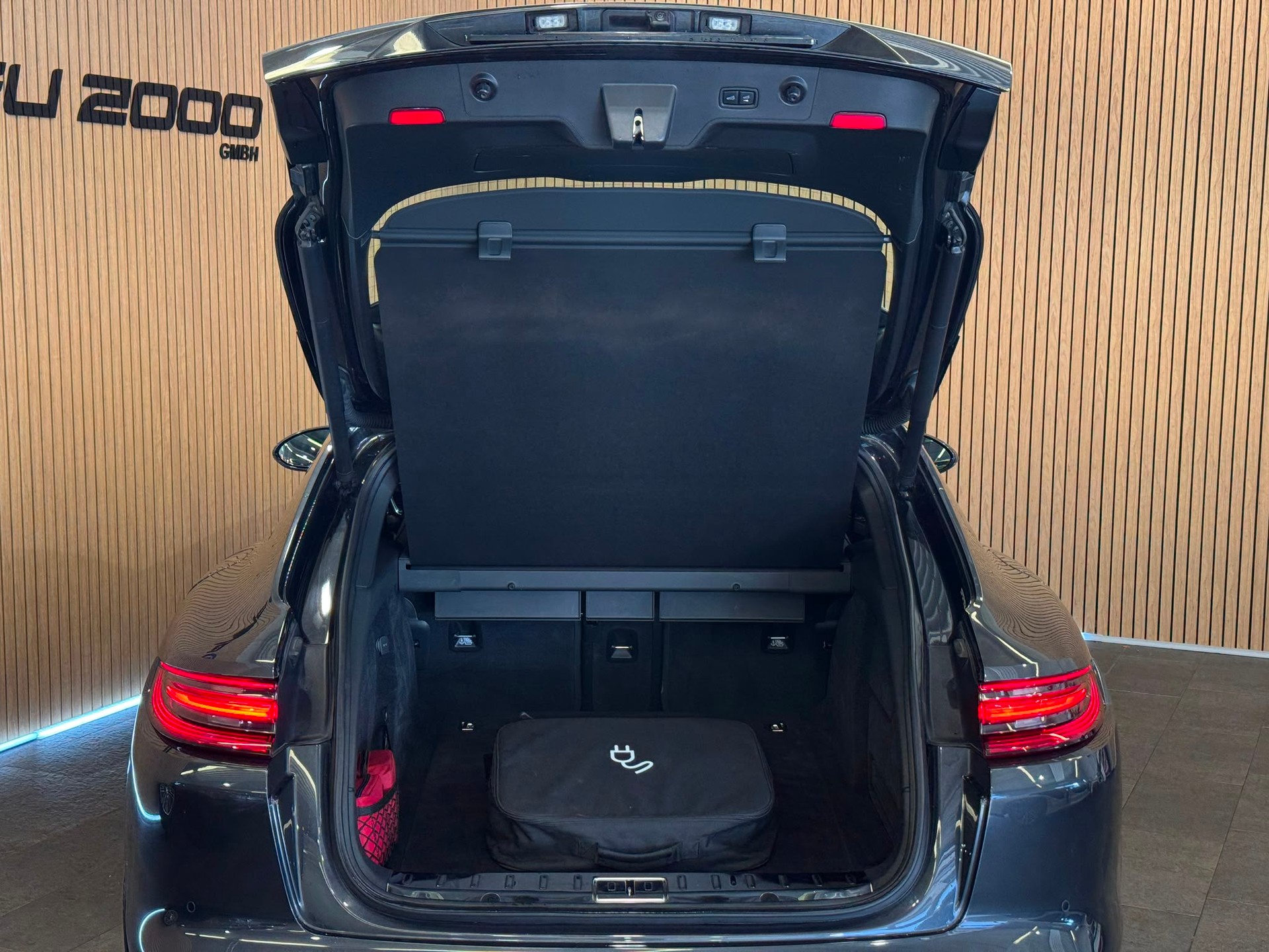 PORSCHE Panamera 4 E-Hybrid Sport Turismo PDK-image-9