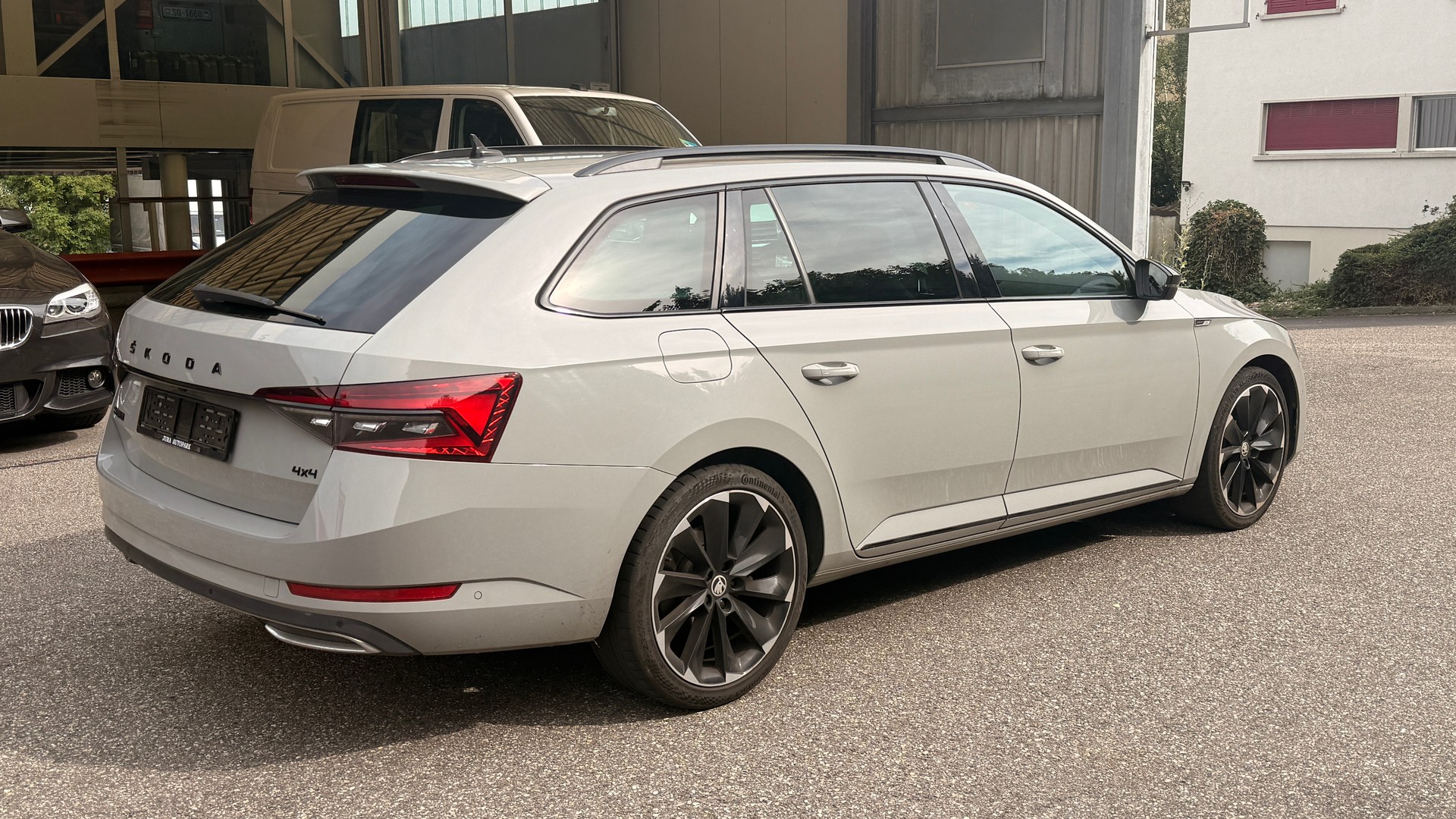 SKODA Superb Combi 2.0 TDi SportLine 4x4 DSG-image-3