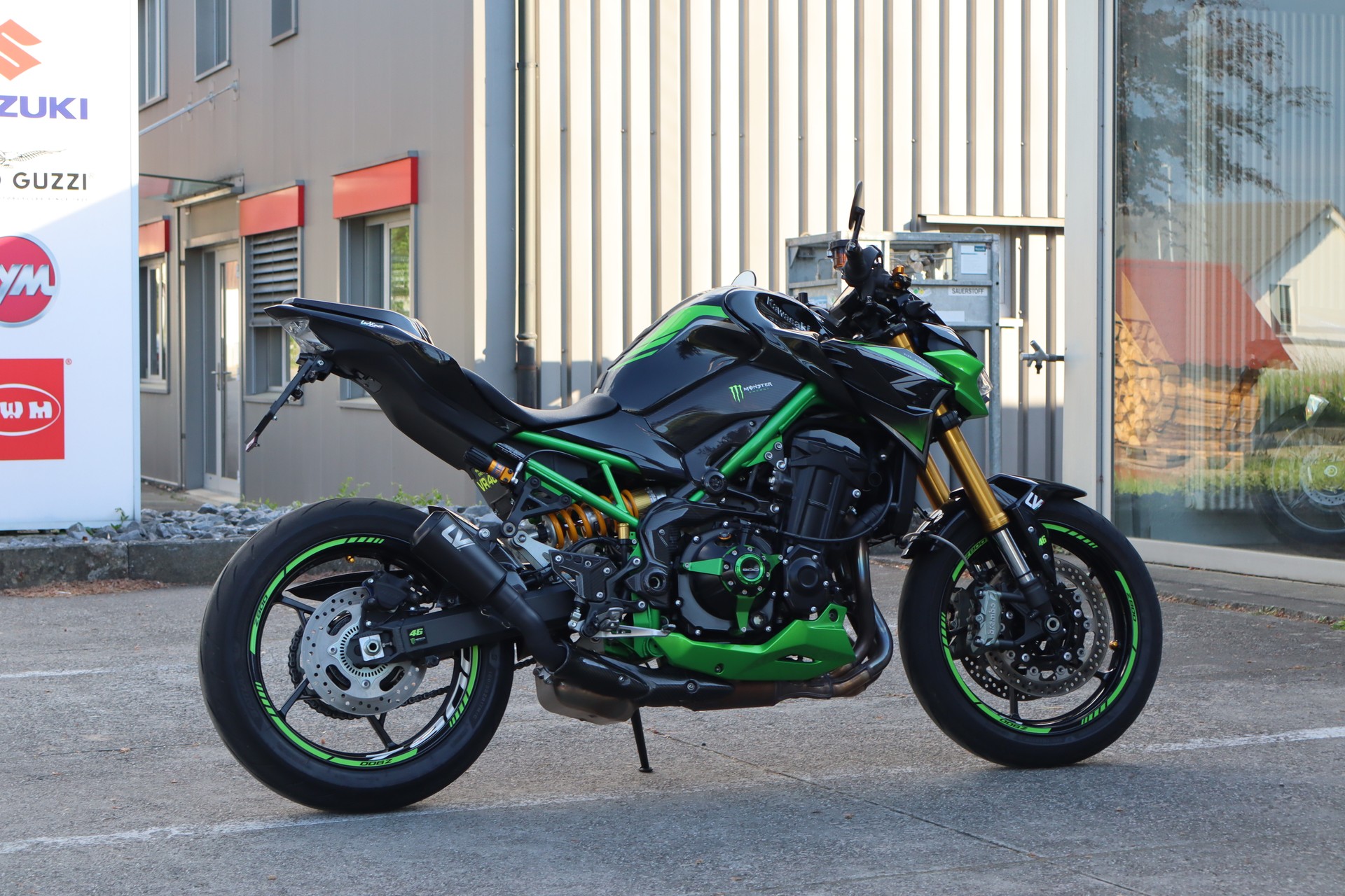 KAWASAKI Z 900SE-showroom-element-2