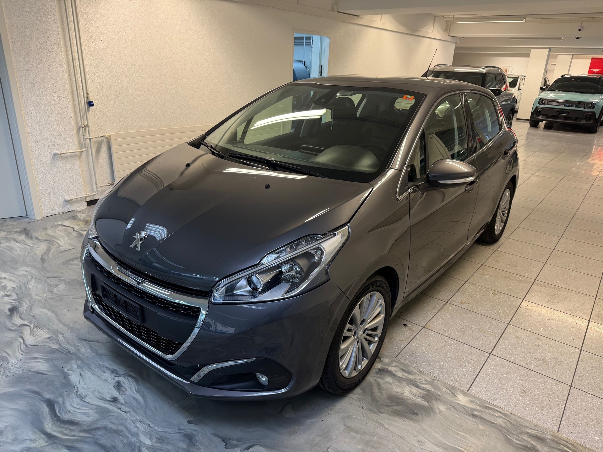 PEUGEOT 208 1.2 PureTech Tech Edition