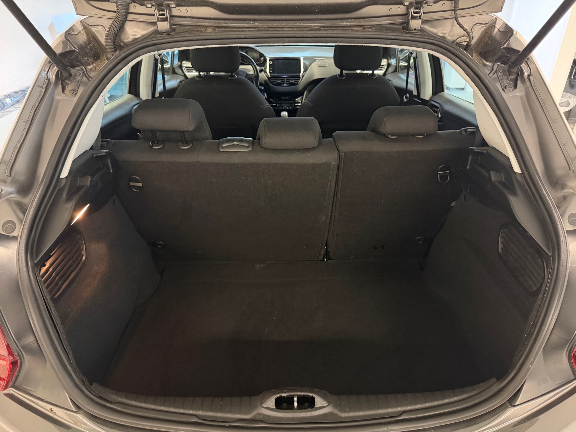 PEUGEOT 208 1.2 PureTech Tech Edition-image-11