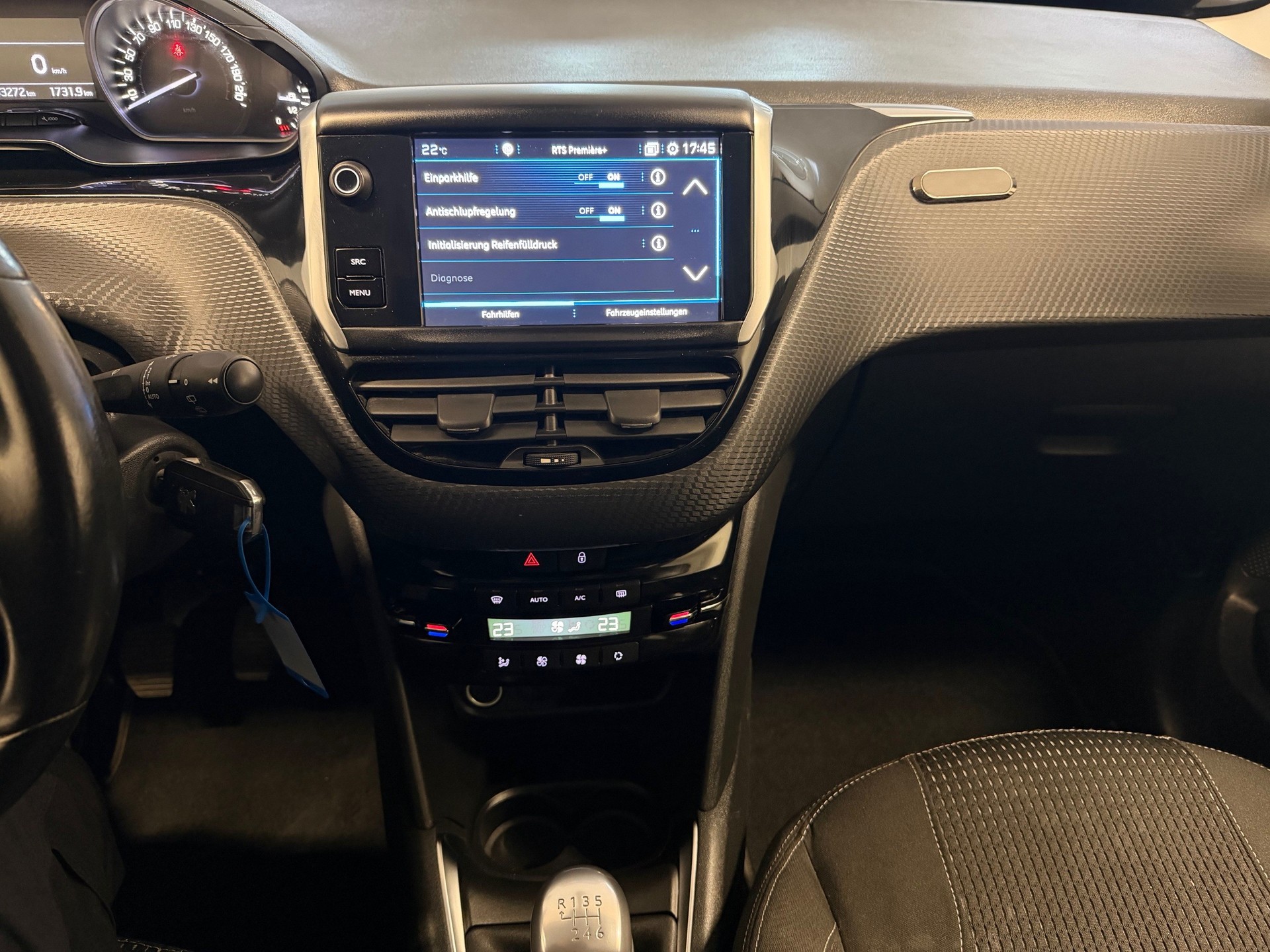 PEUGEOT 208 1.2 PureTech Tech Edition-image-16