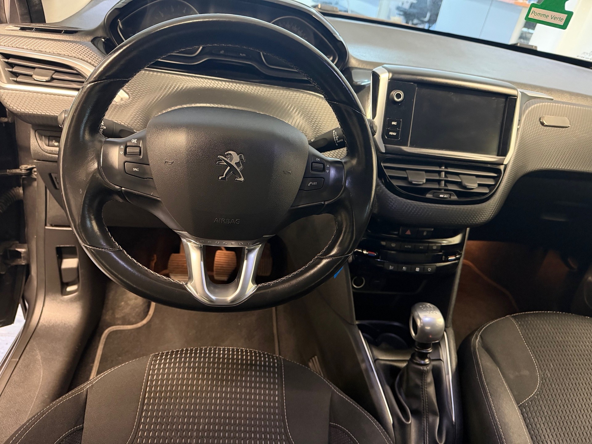 PEUGEOT 208 1.2 PureTech Tech Edition-image-14