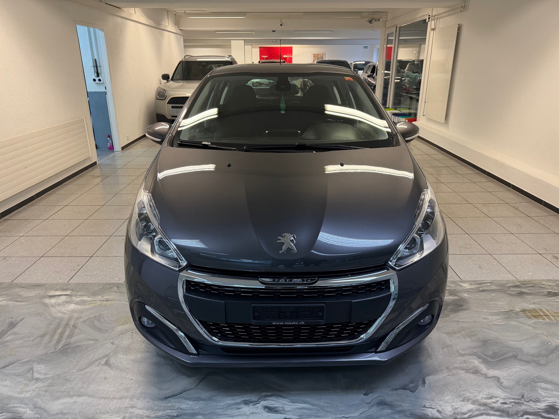 PEUGEOT 208 1.2 PureTech Tech Edition-showroom-element-1