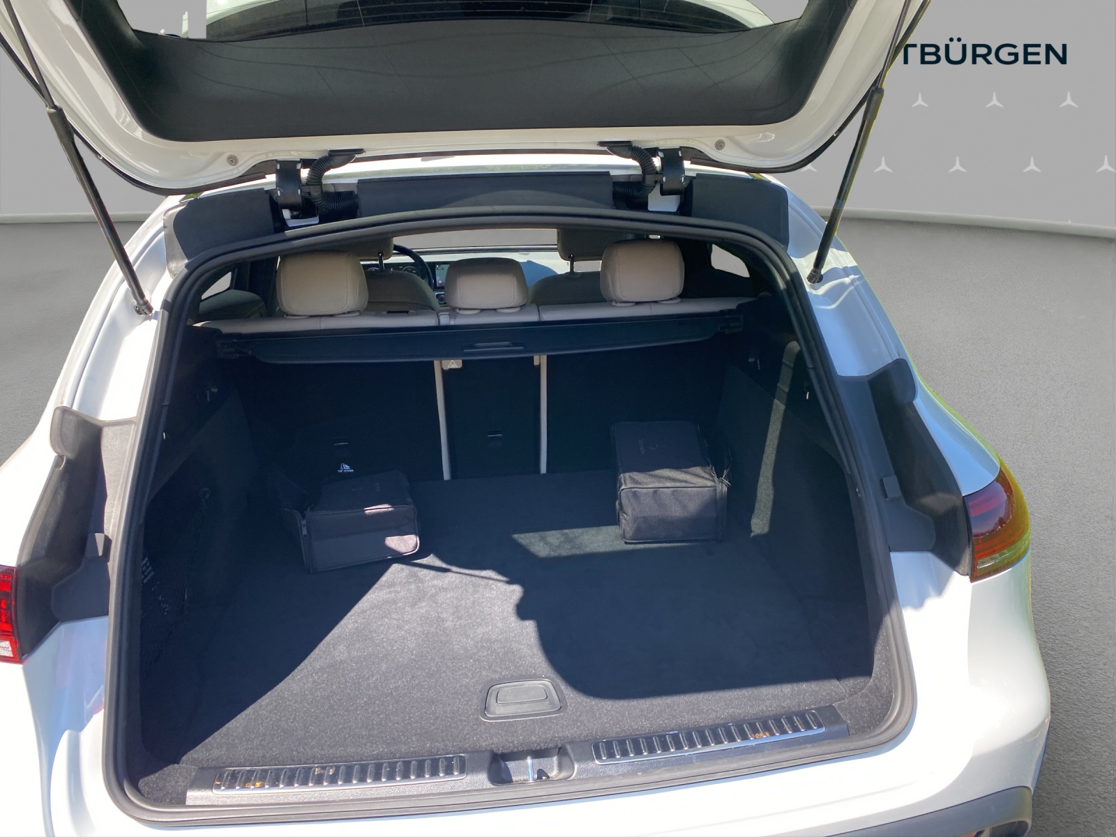 MERCEDES-BENZ EQC 400 4Matic EQ Star-image-12