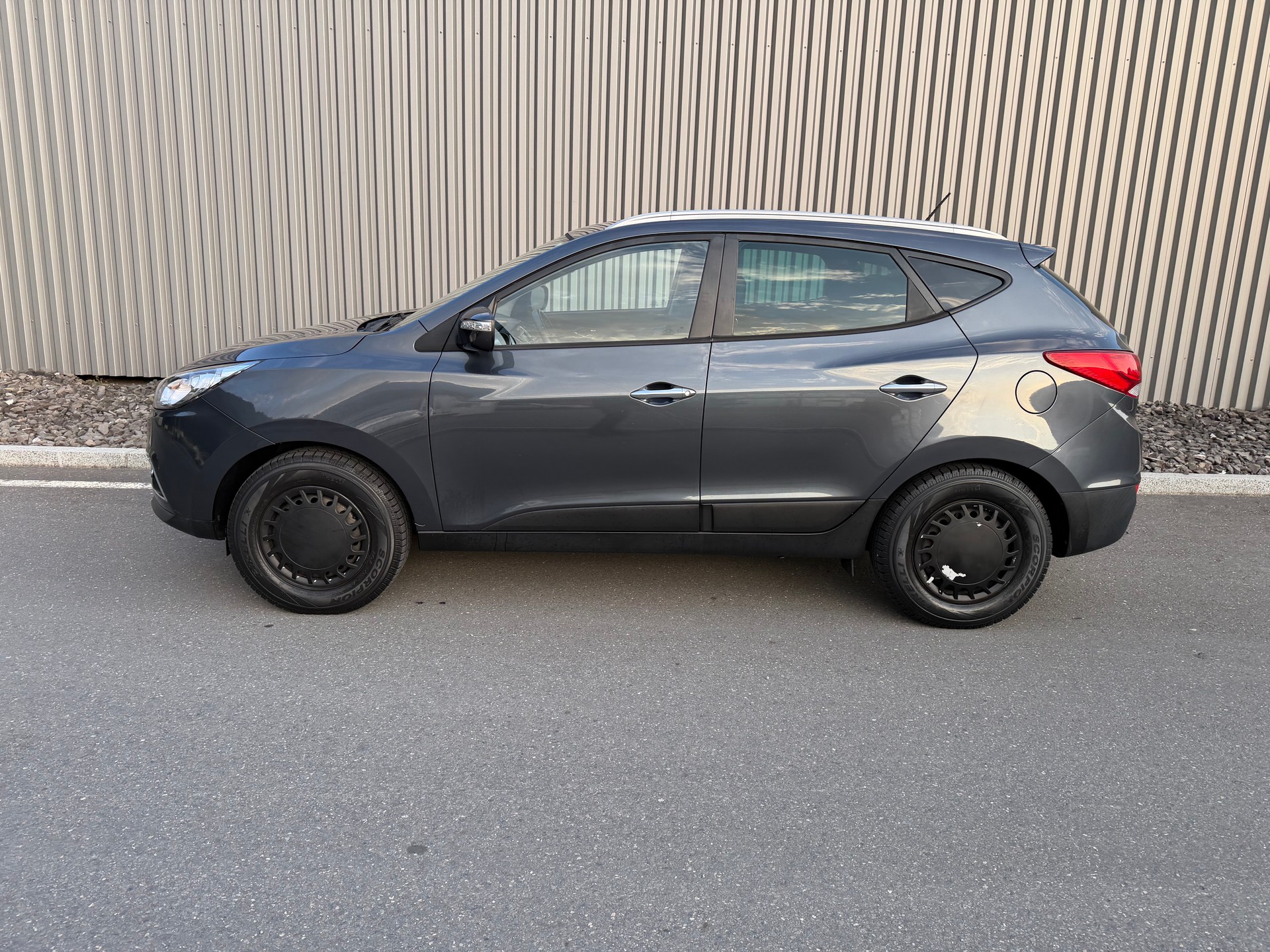 HYUNDAI iX 35 2.0 Premium 4WD Automatic-image-1