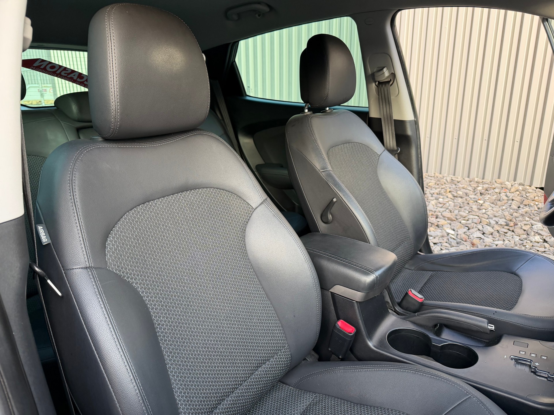 HYUNDAI iX 35 2.0 Premium 4WD Automatic-image-17