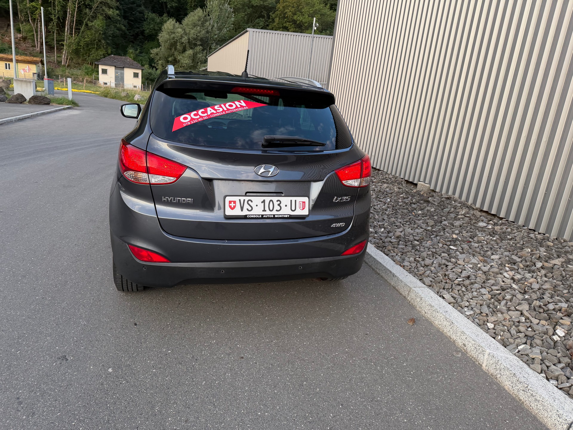 HYUNDAI iX 35 2.0 Premium 4WD Automatic-image-3