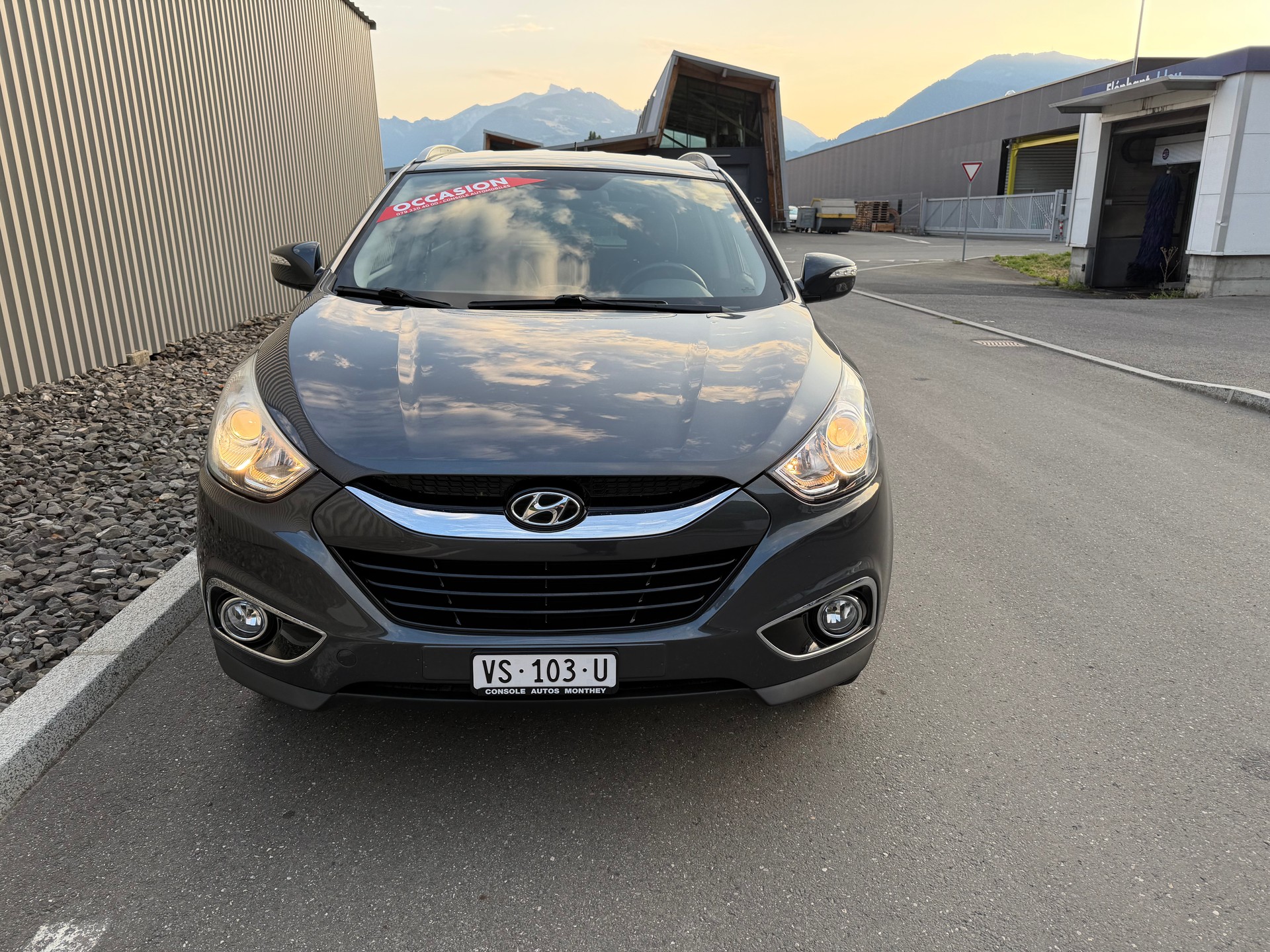 HYUNDAI iX 35 2.0 Premium 4WD Automatic-image-4