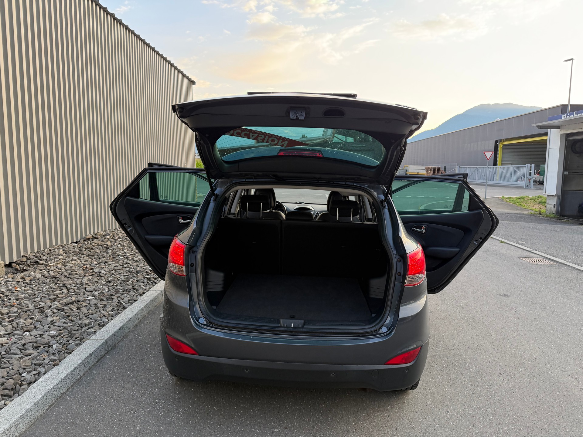 HYUNDAI iX 35 2.0 Premium 4WD Automatic-image-21
