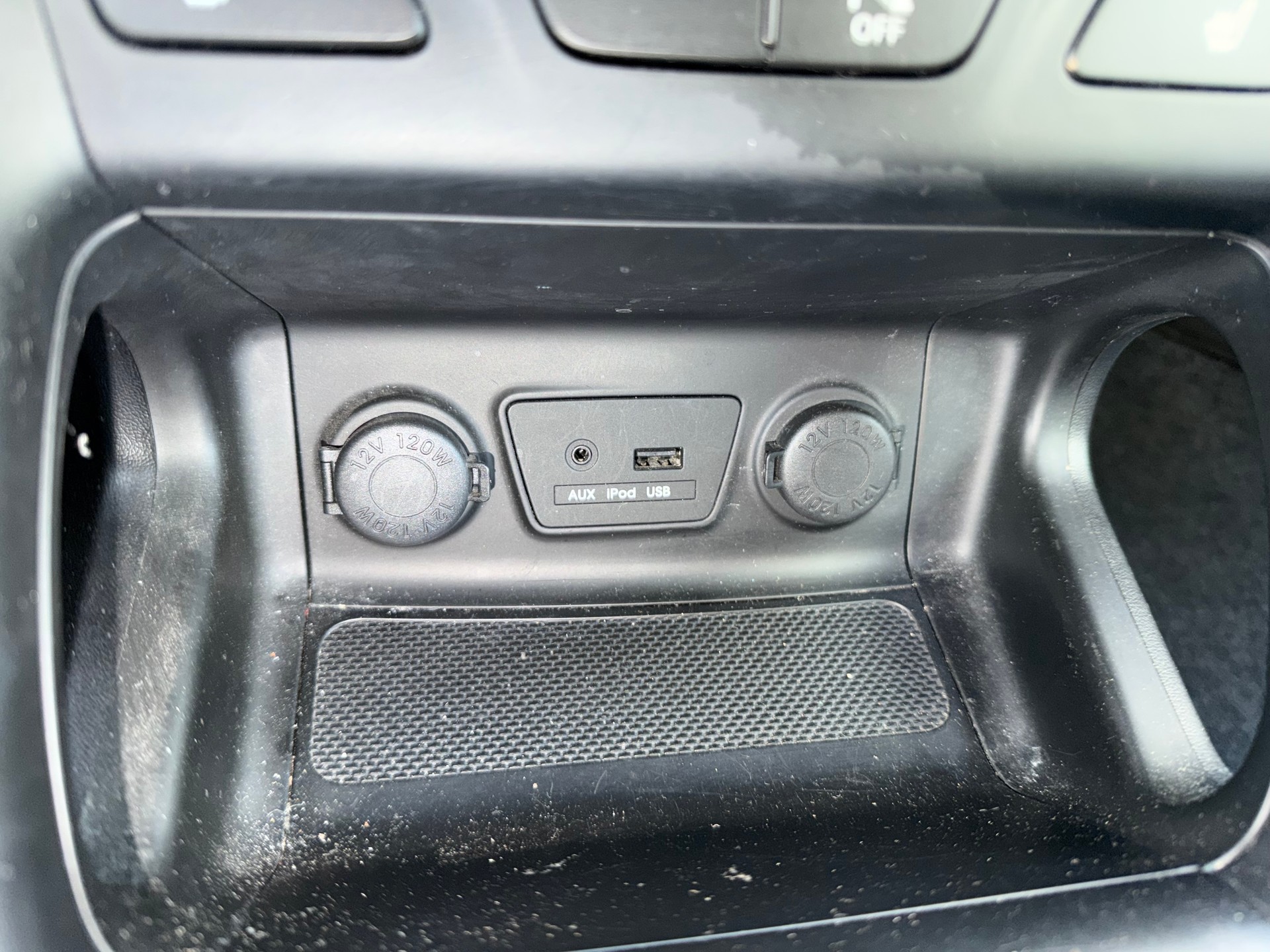 HYUNDAI iX 35 2.0 Premium 4WD Automatic-image-39
