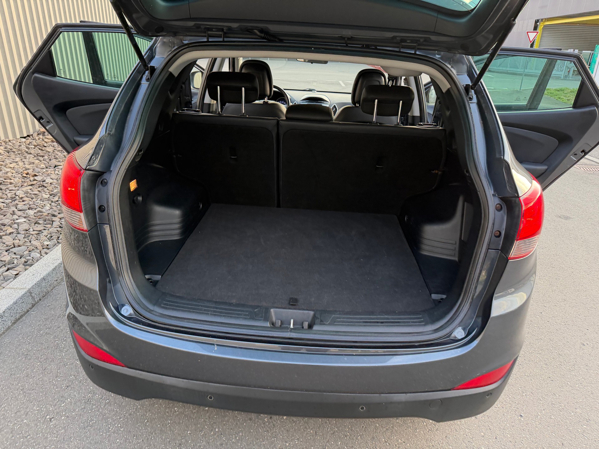 HYUNDAI iX 35 2.0 Premium 4WD Automatic-image-22