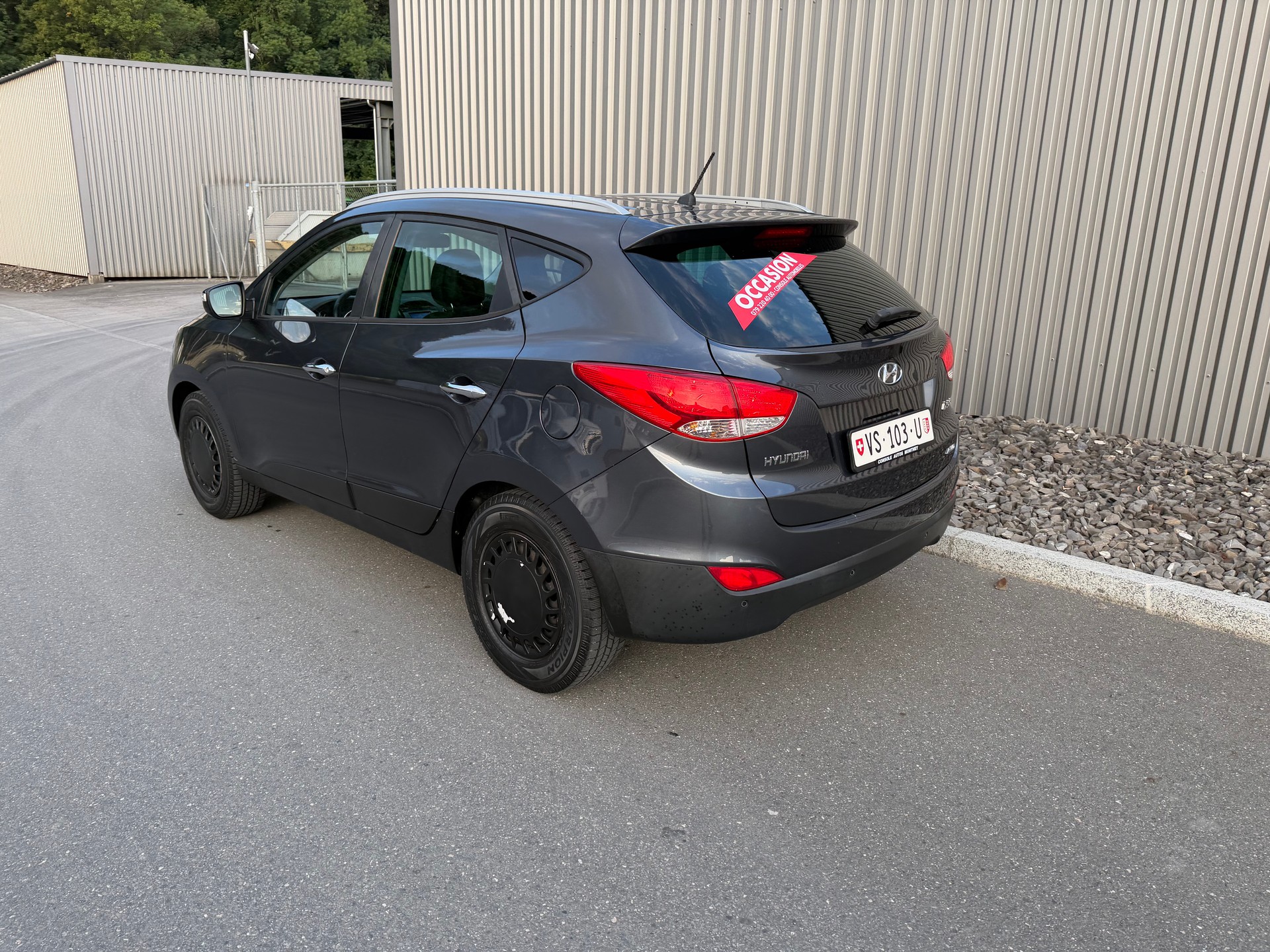 HYUNDAI iX 35 2.0 Premium 4WD Automatic-image-2