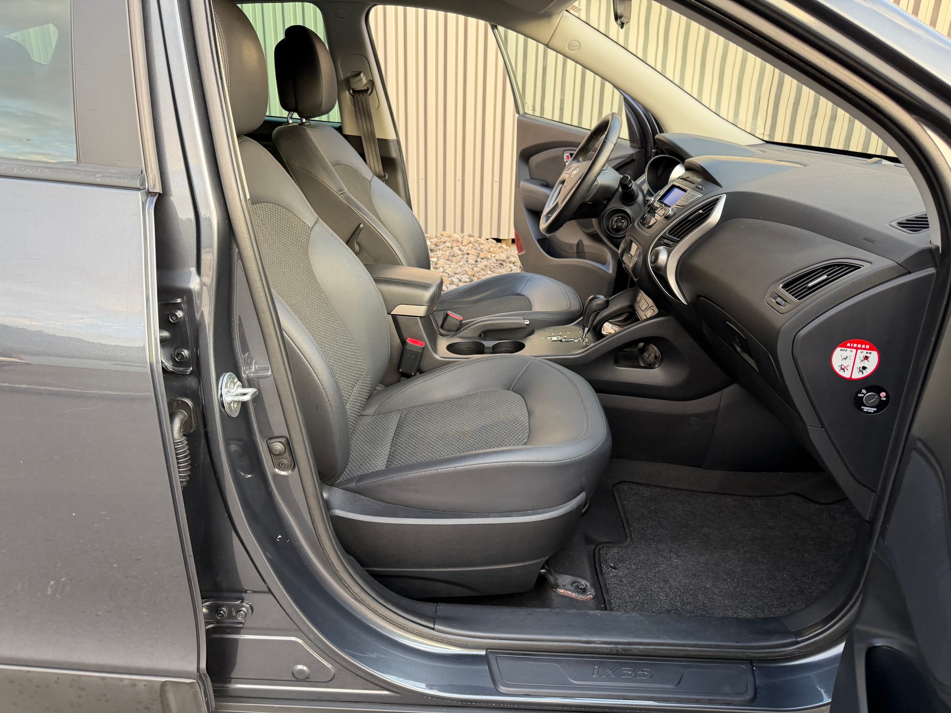 HYUNDAI iX 35 2.0 Premium 4WD Automatic-image-14
