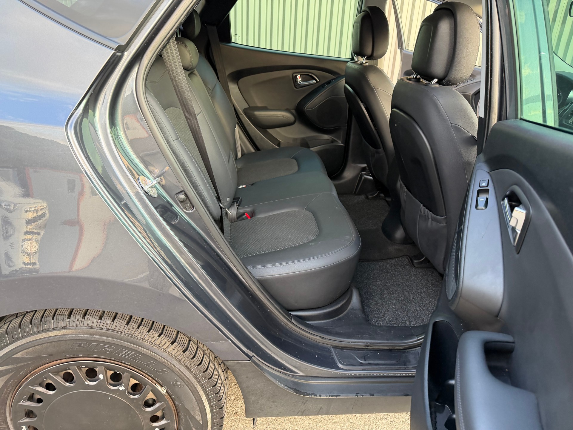 HYUNDAI iX 35 2.0 Premium 4WD Automatic-image-18