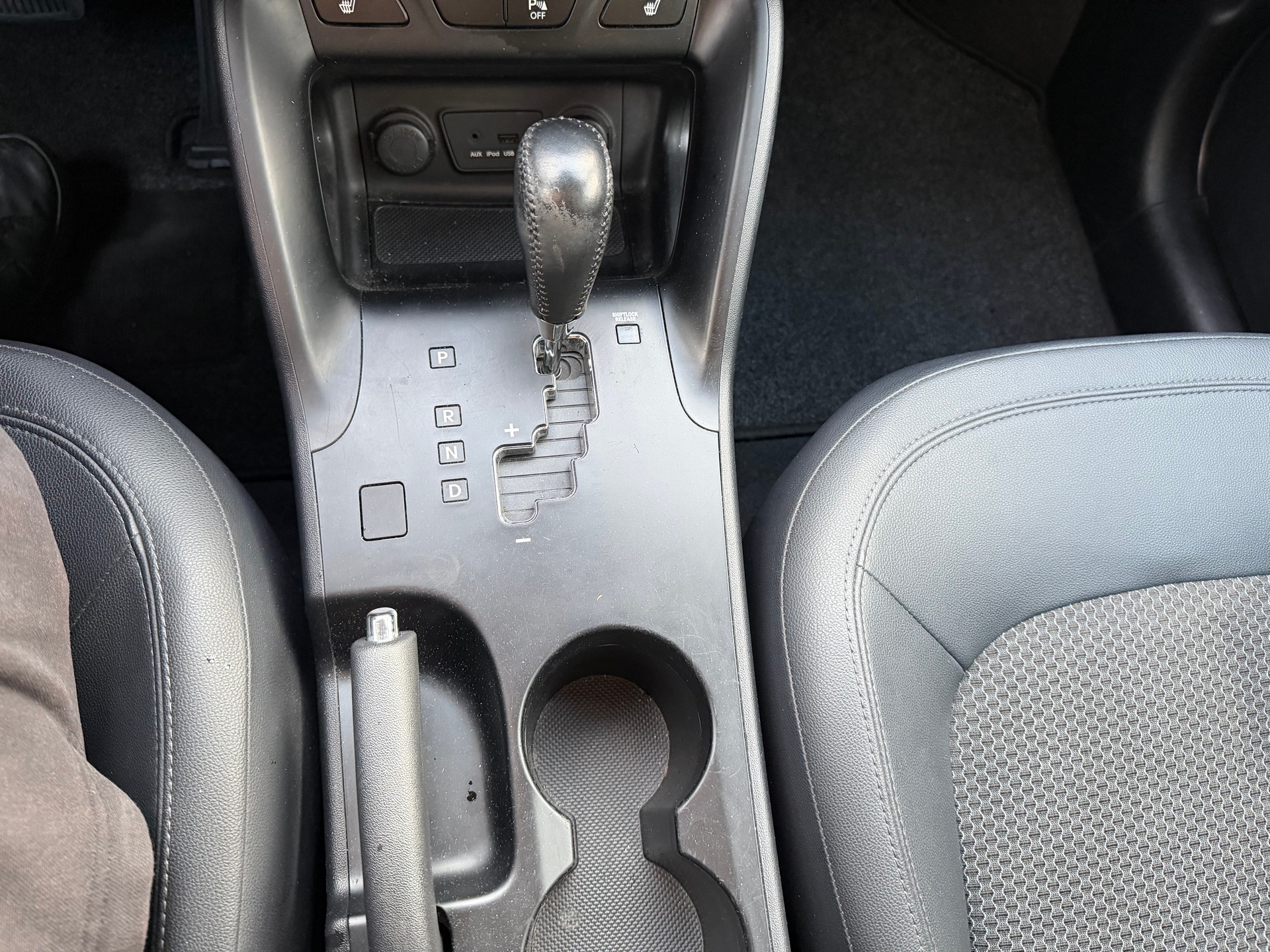 HYUNDAI iX 35 2.0 Premium 4WD Automatic-image-36