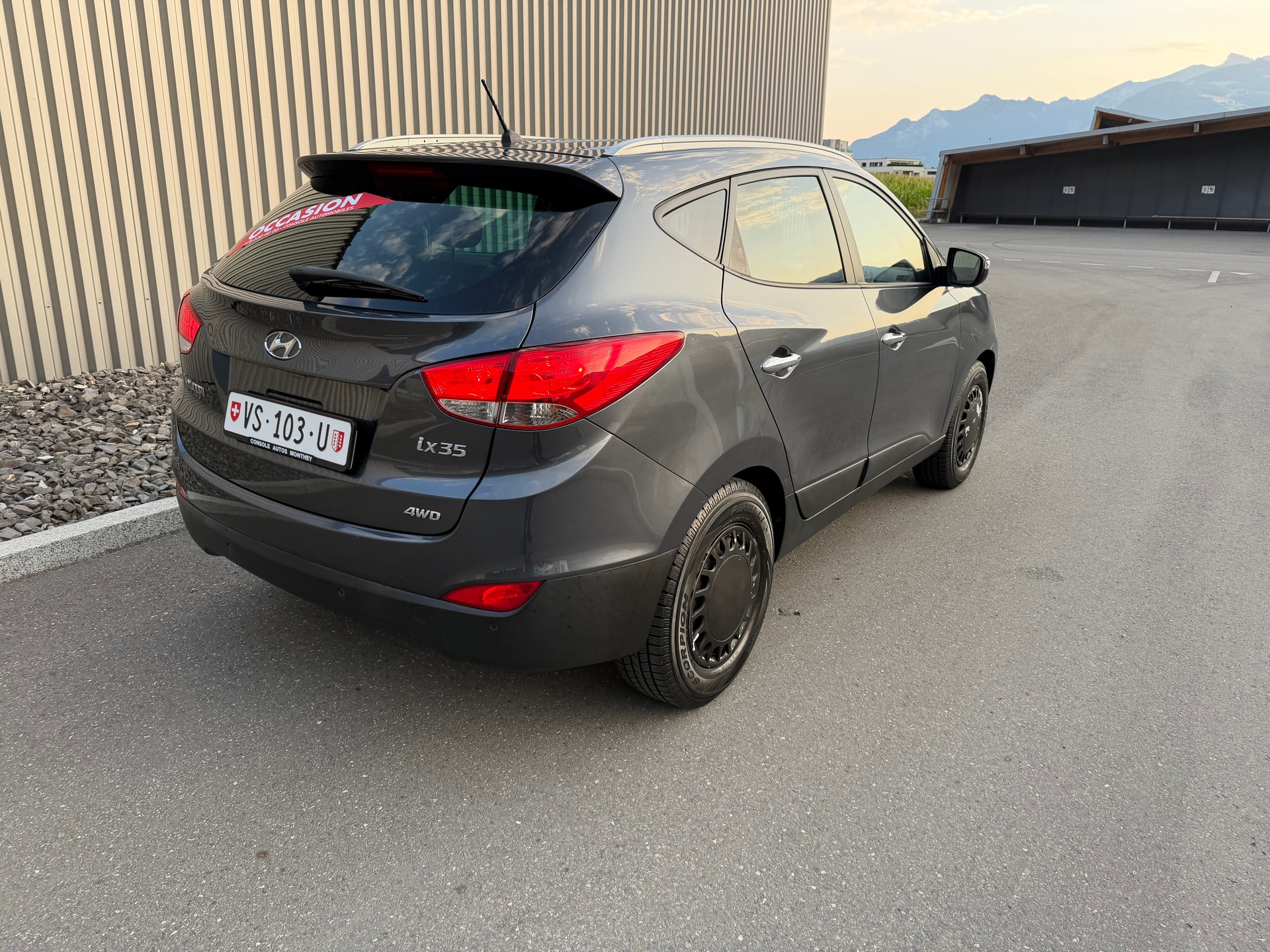 HYUNDAI iX 35 2.0 Premium 4WD Automatic-image-5
