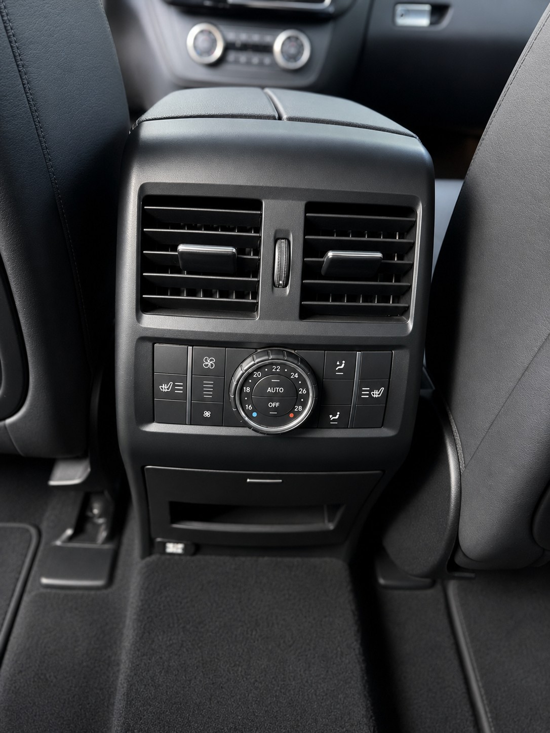 MERCEDES-BENZ GLE 350 d-image-12